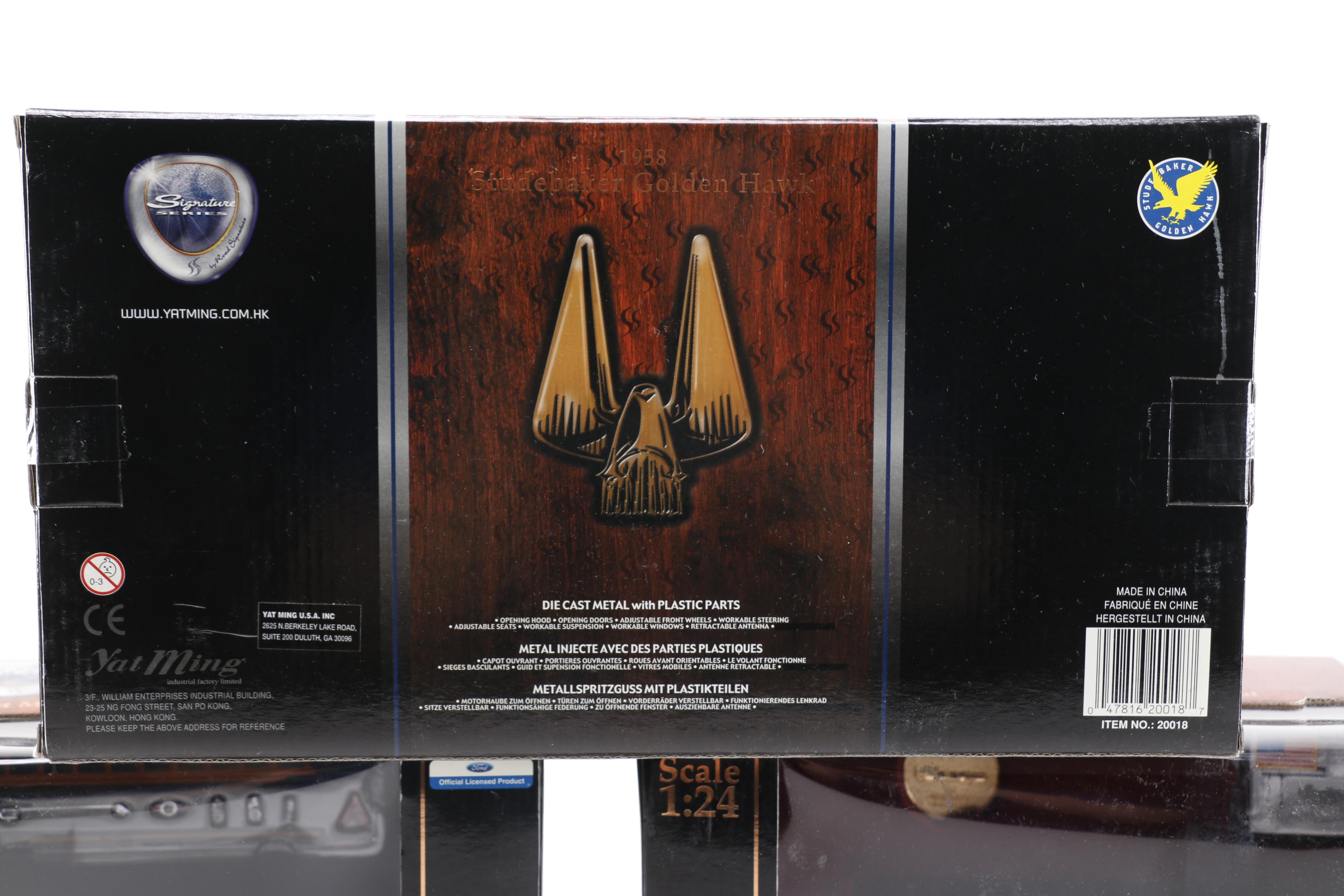 Road Signature 1:24 Scale Die Cast Vehicles