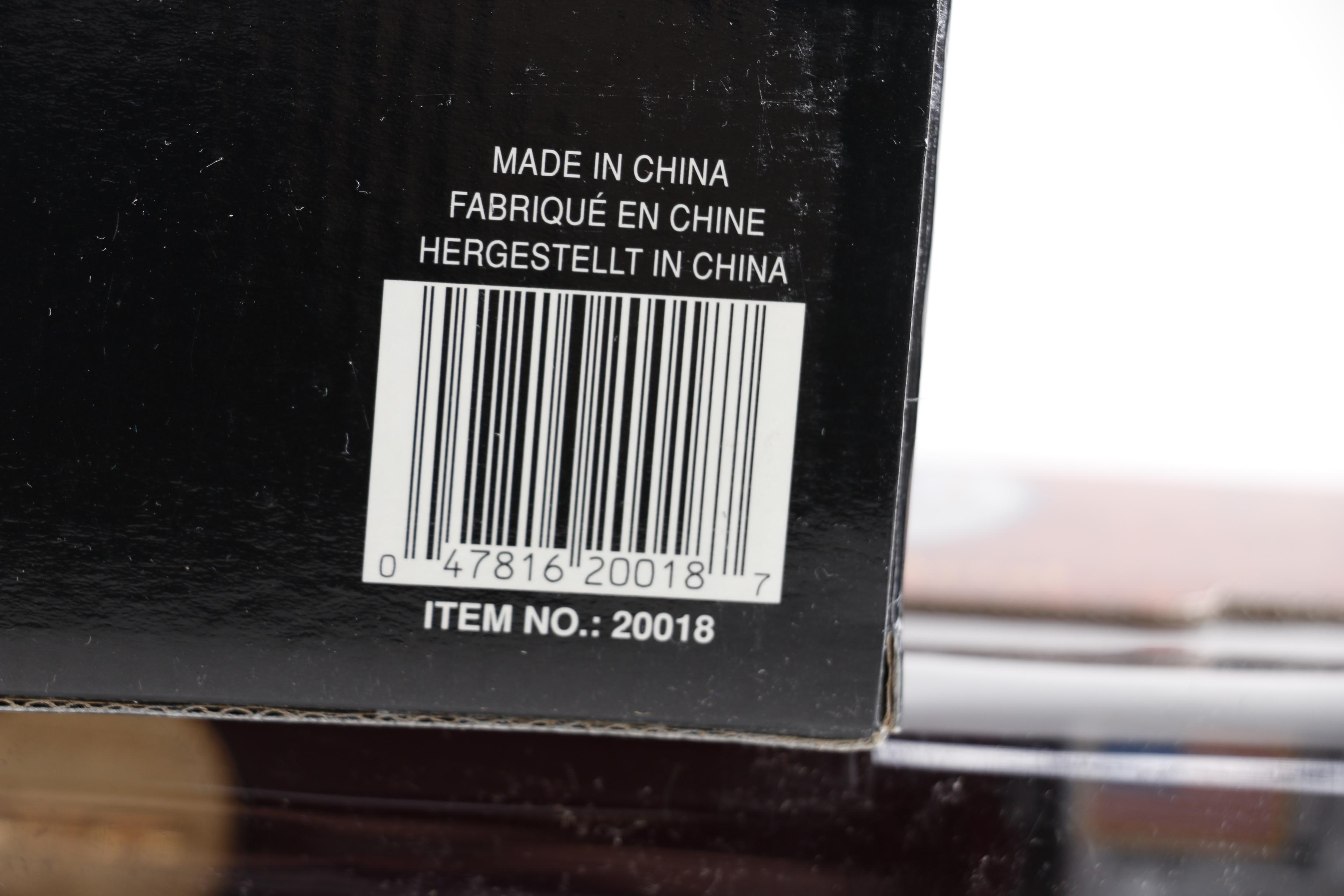 Road Signature 1:24 Scale Die Cast Vehicles