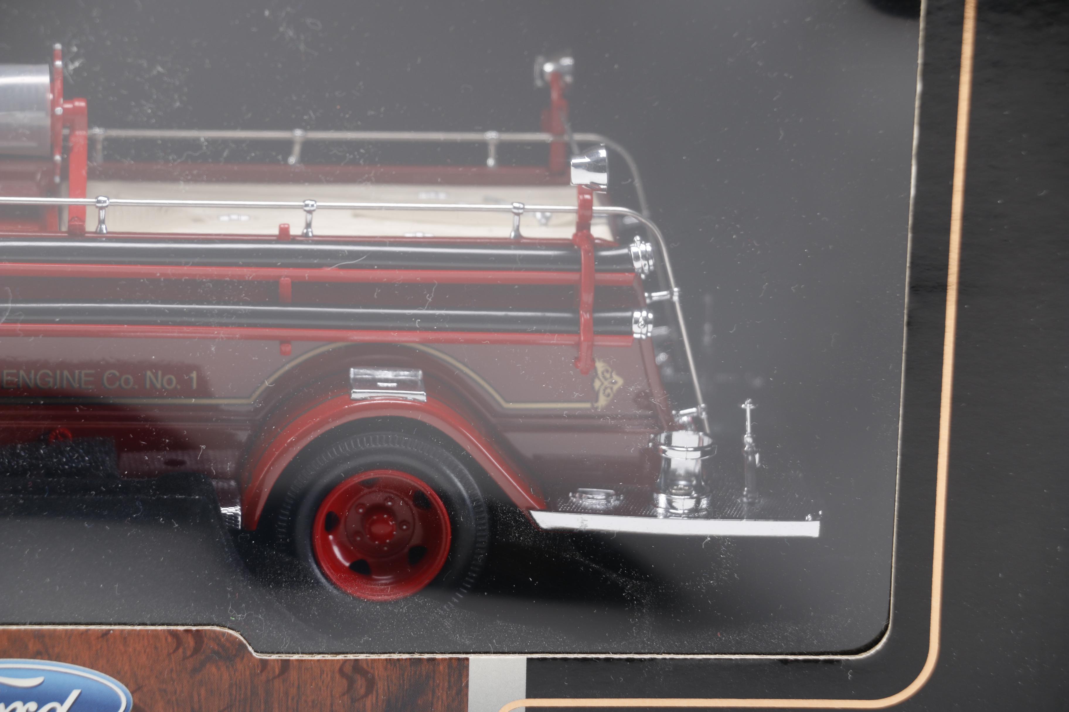 Road Signature 1:24 Scale Die Cast Vehicles