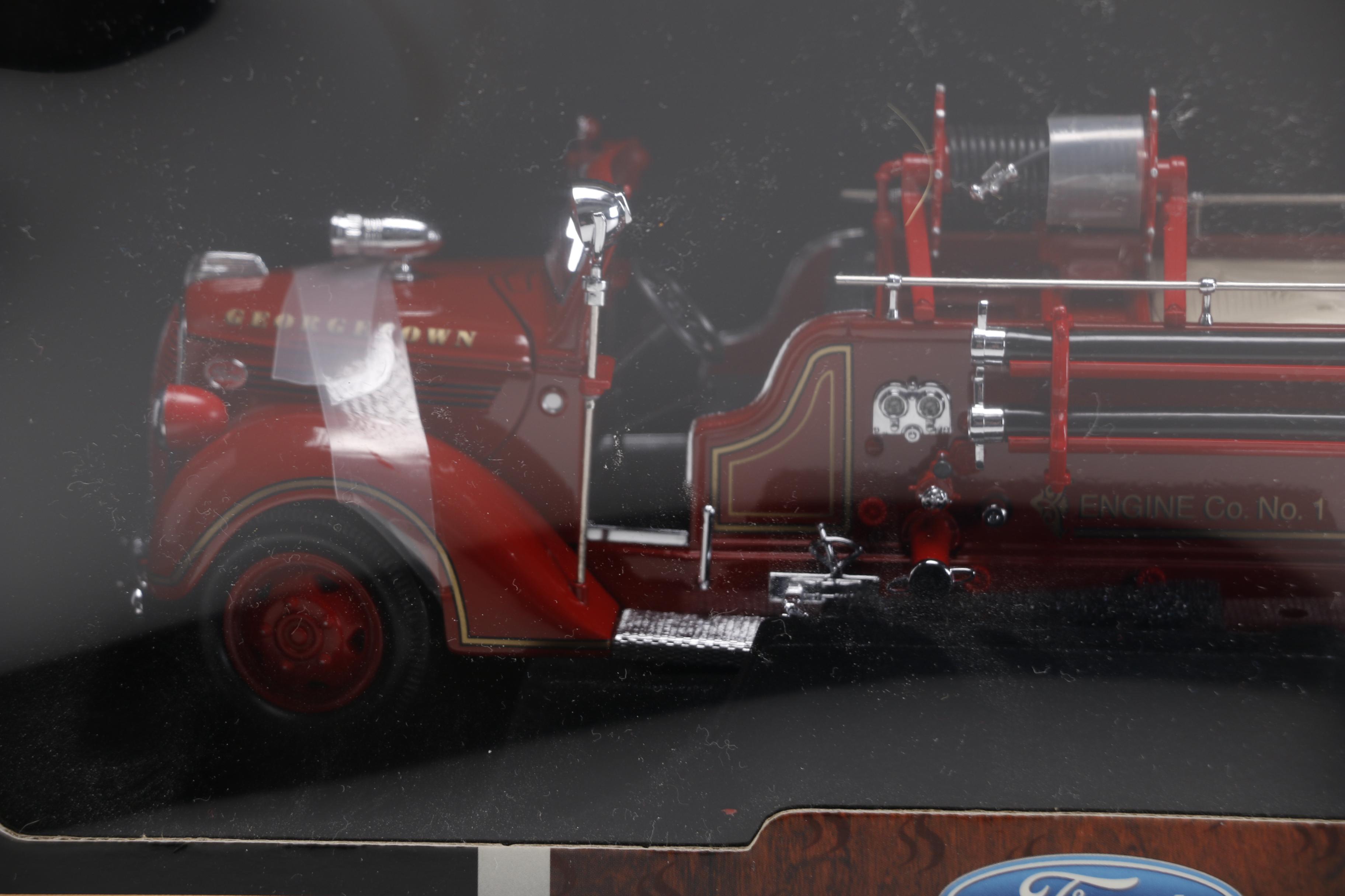 Road Signature 1:24 Scale Die Cast Vehicles