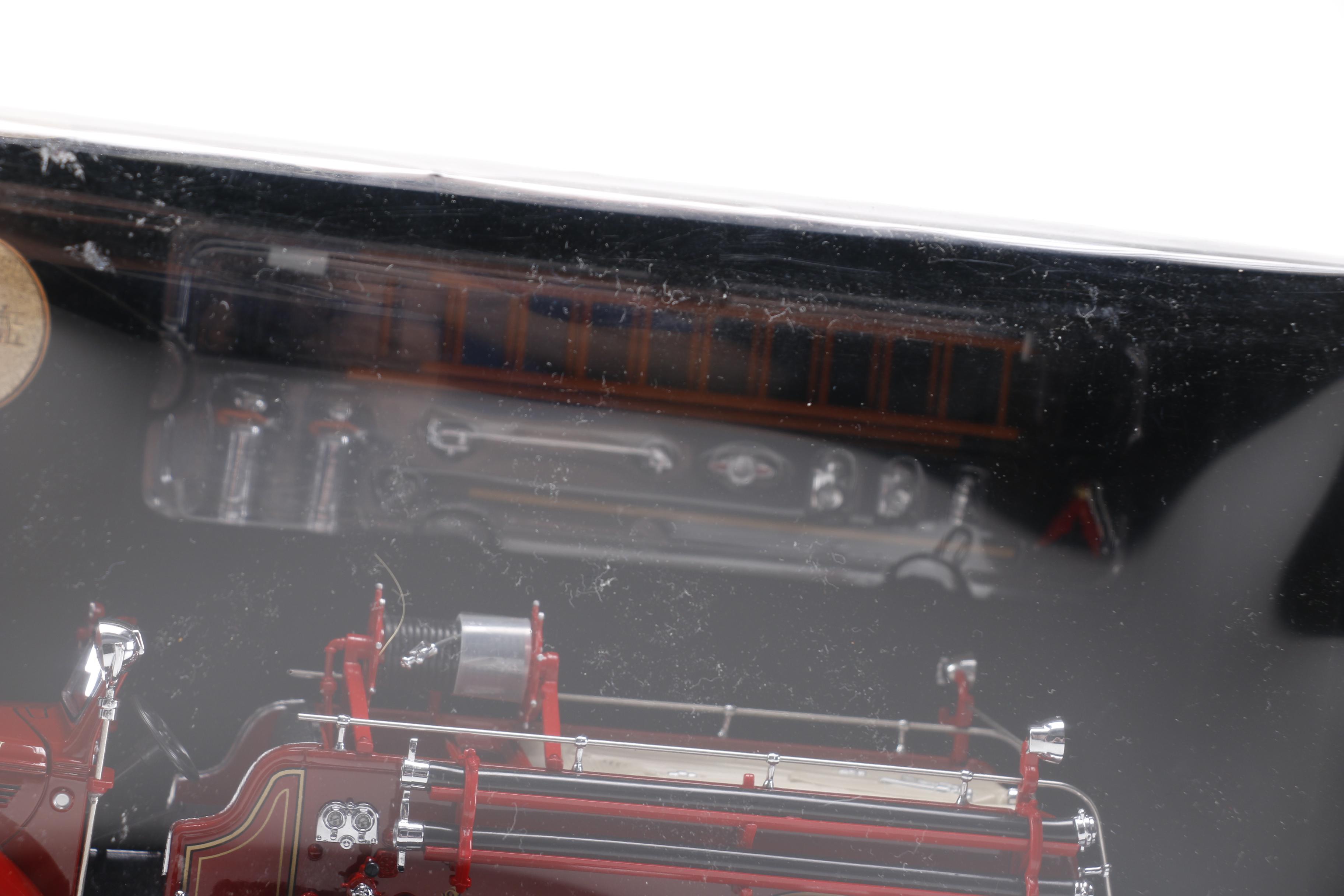 Road Signature 1:24 Scale Die Cast Vehicles