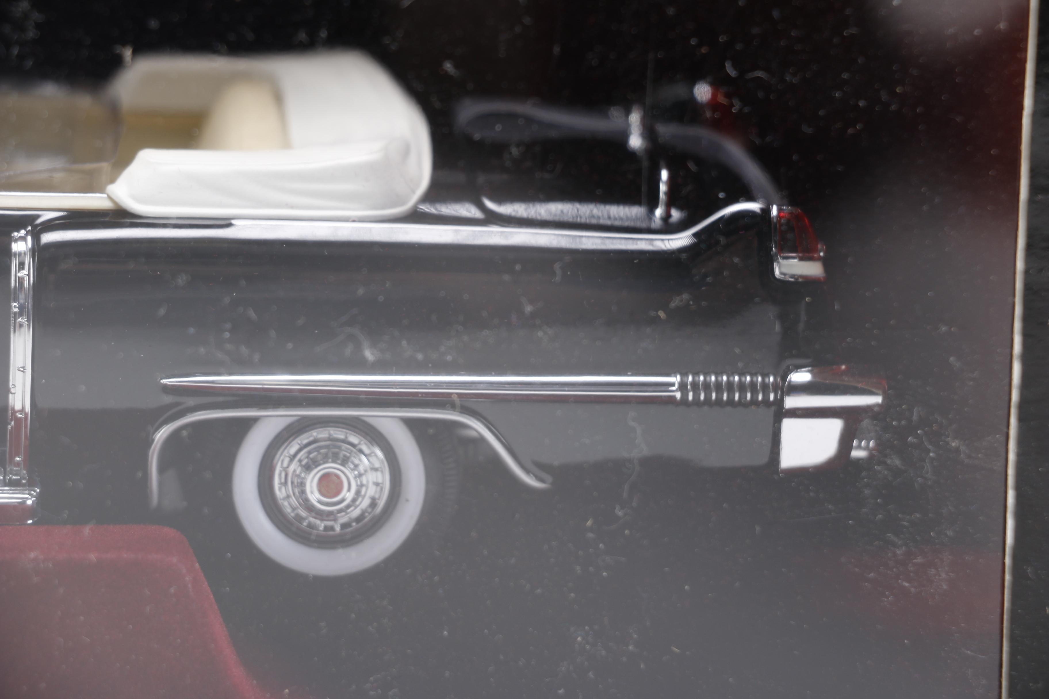 Road Signature 1:24 Scale Die Cast Vehicles