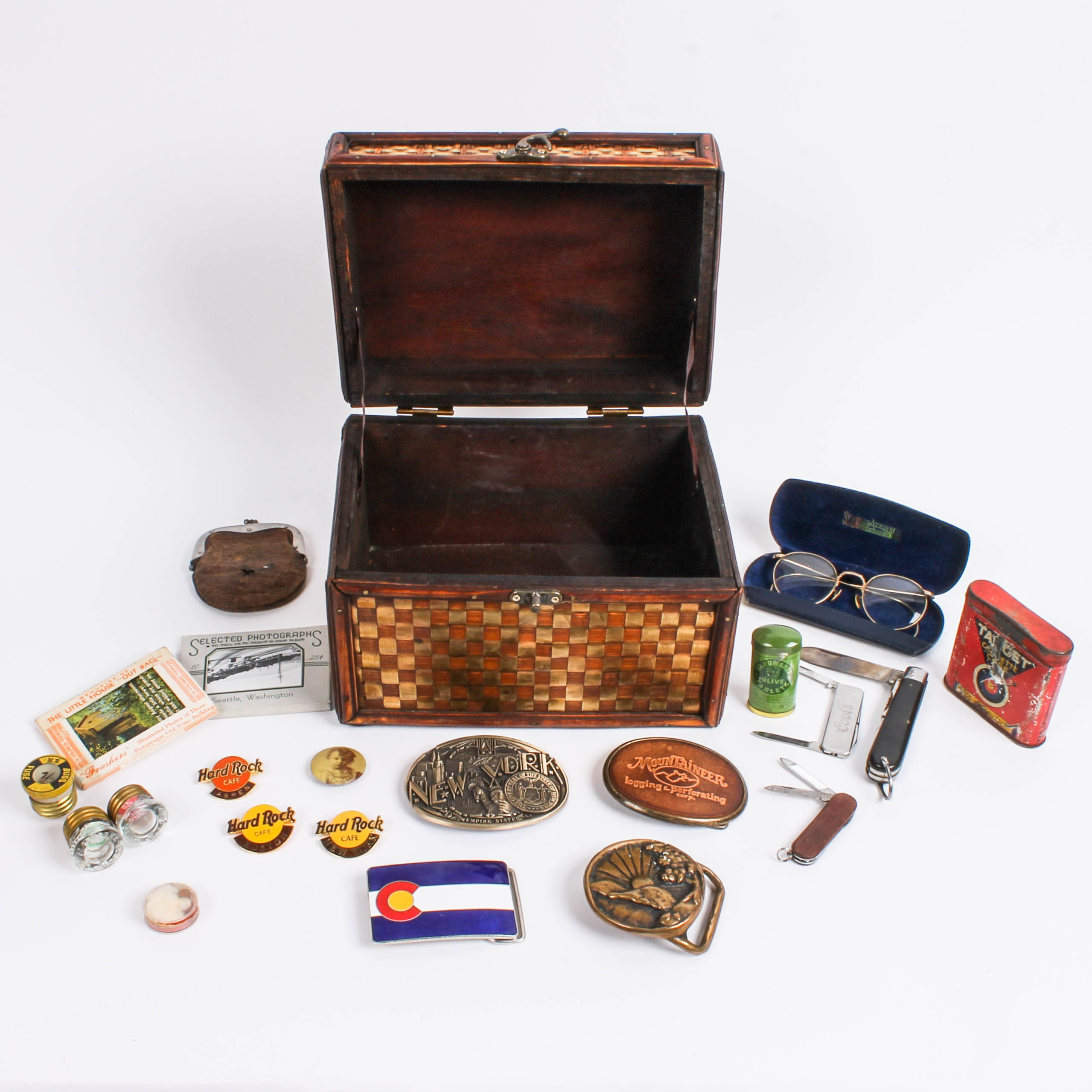 Small Trunk of Men's Accessories