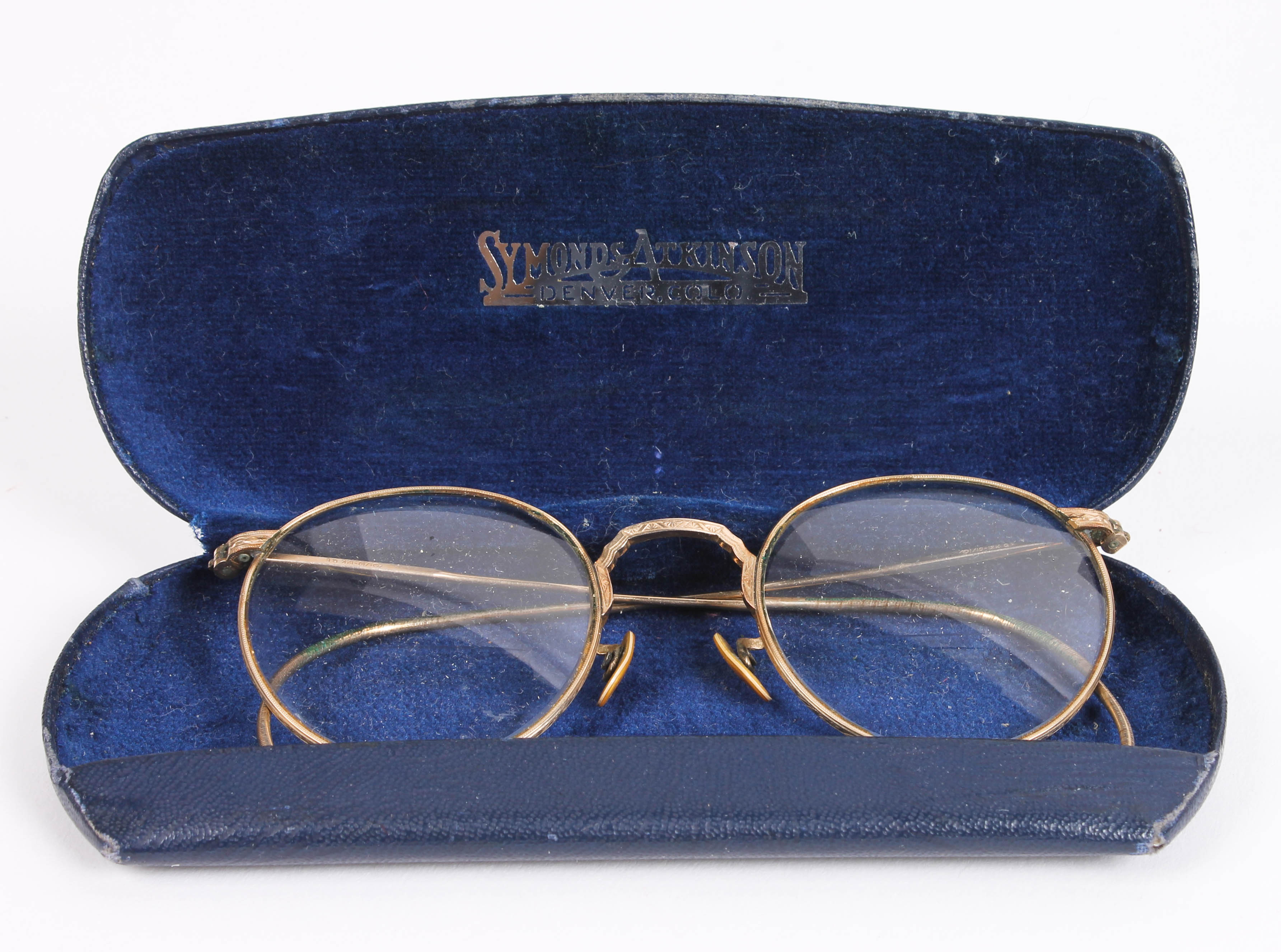 Small Trunk of Men's Accessories