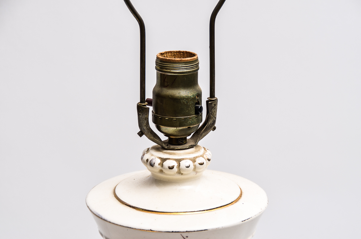 Vintage Hand Painted Porcelain Tale Lamp