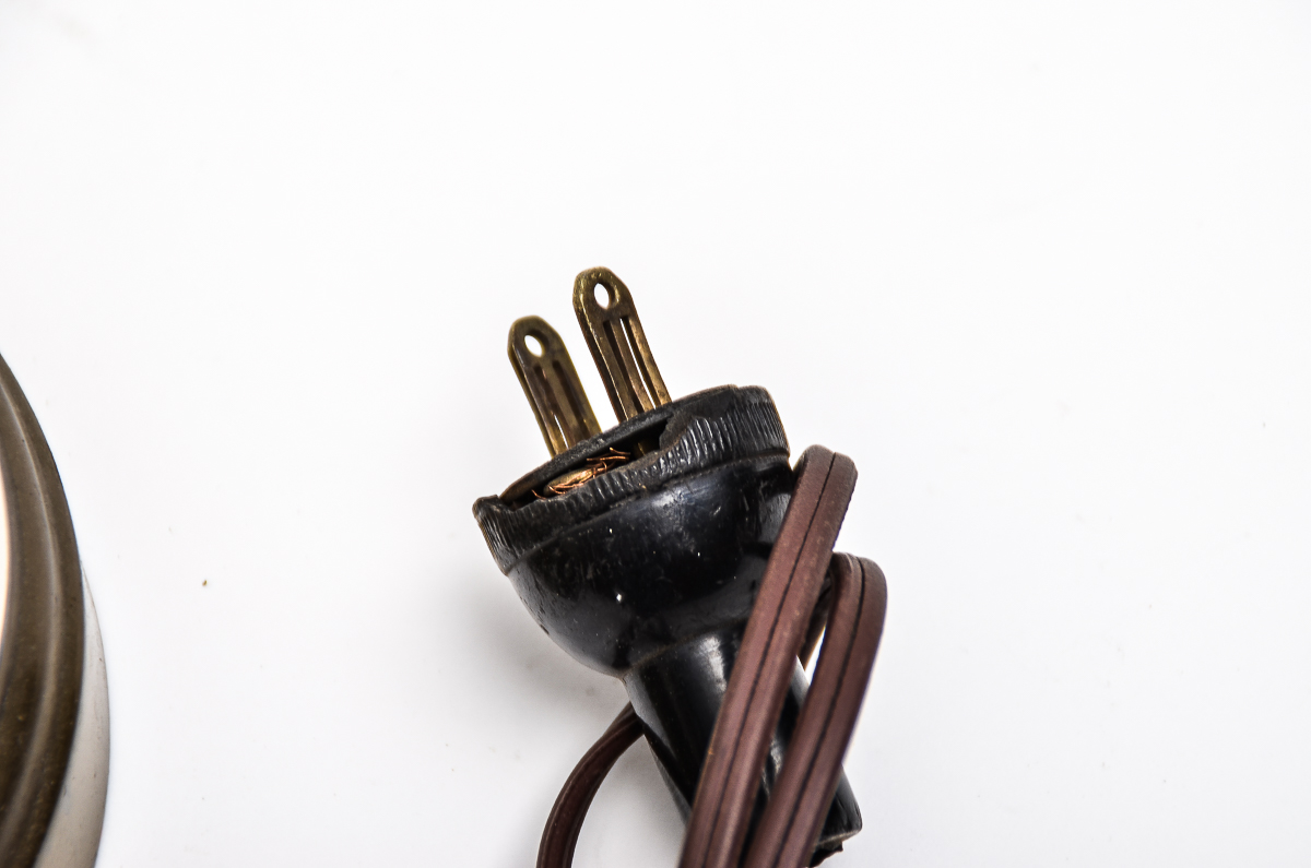 Vintage Hand Painted Porcelain Tale Lamp