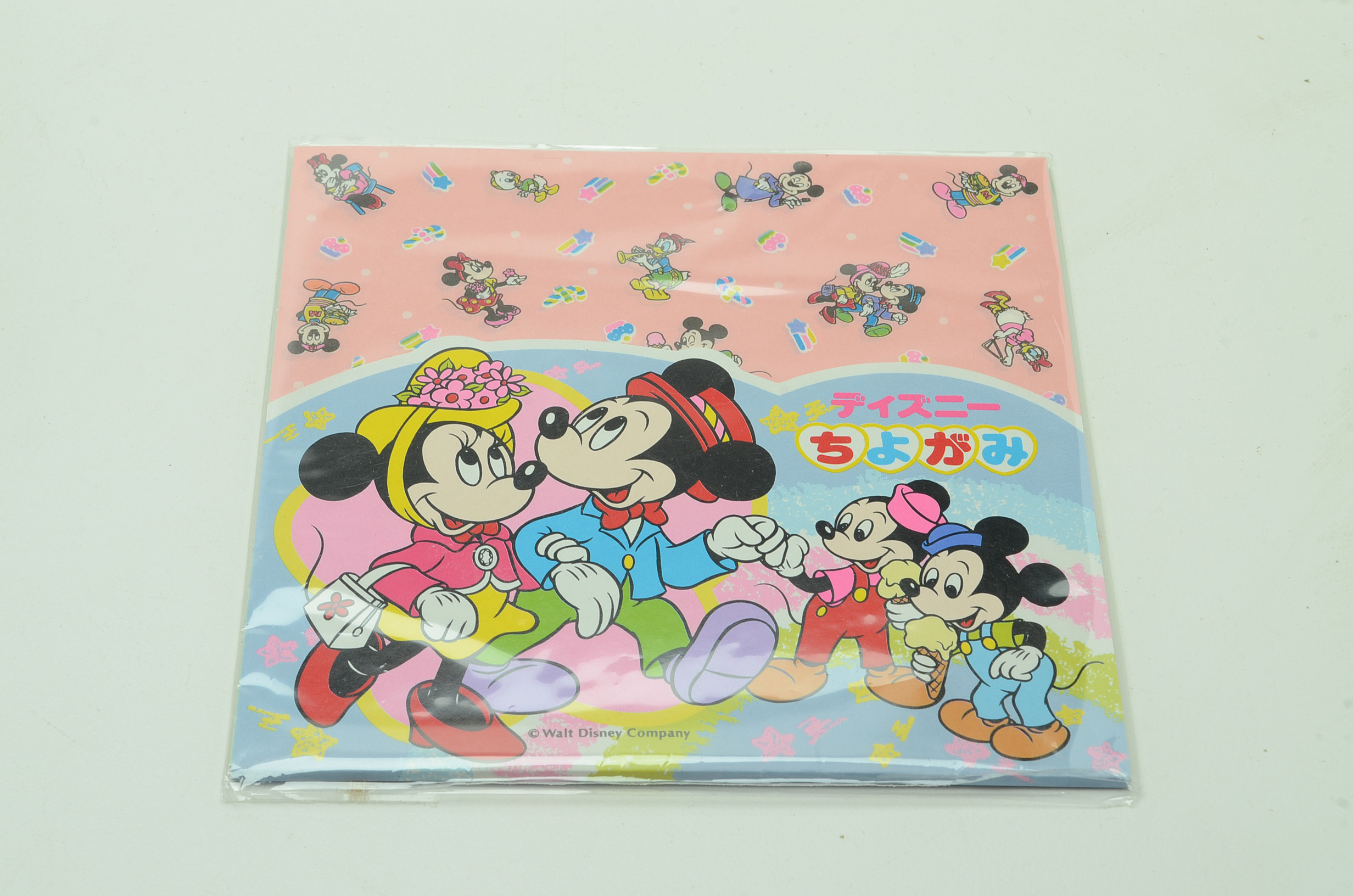 Disney Papercraft Featuring 1970 French "Disneyland à Découper"