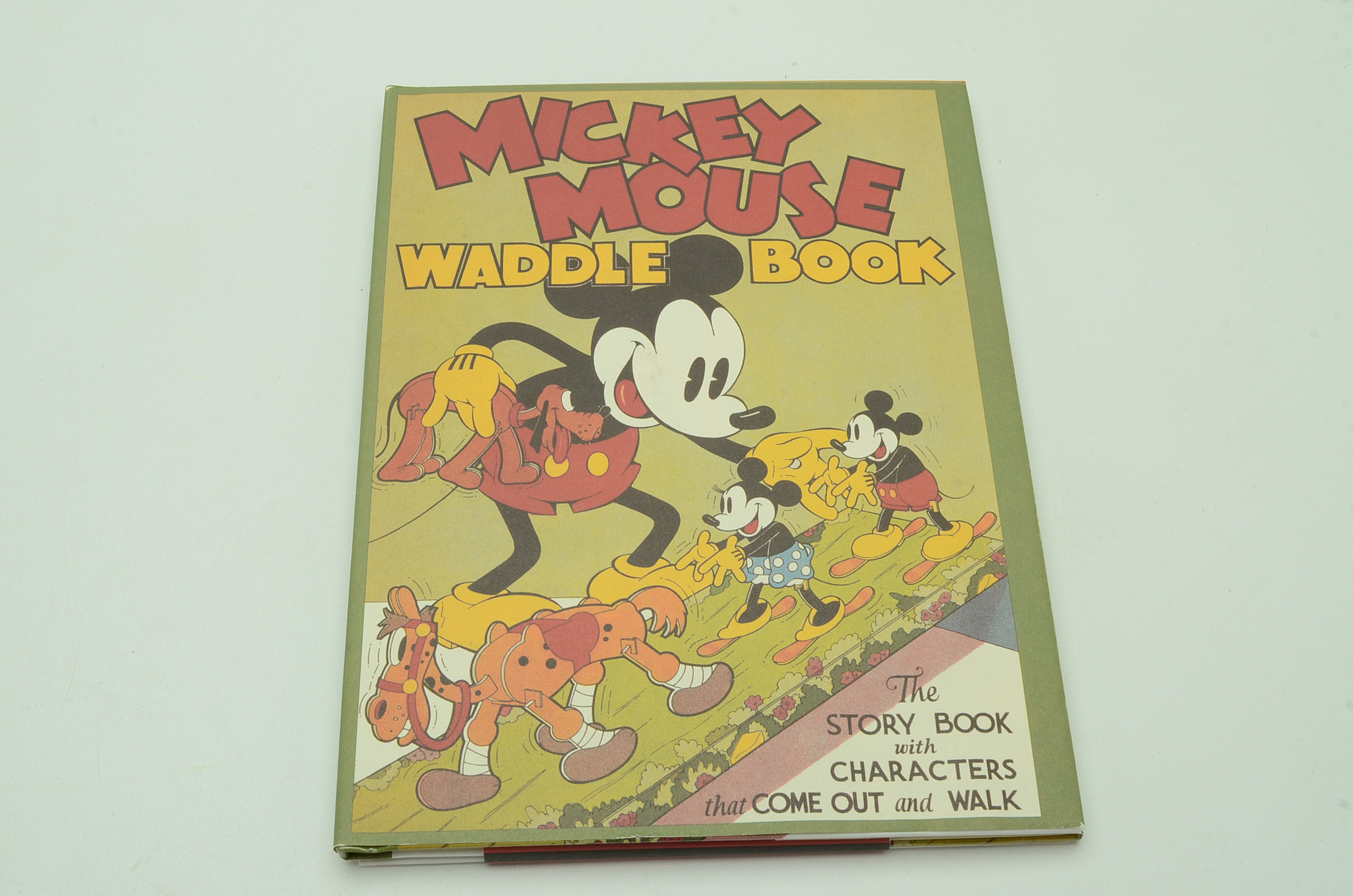 Disney Papercraft Featuring 1970 French "Disneyland à Découper"