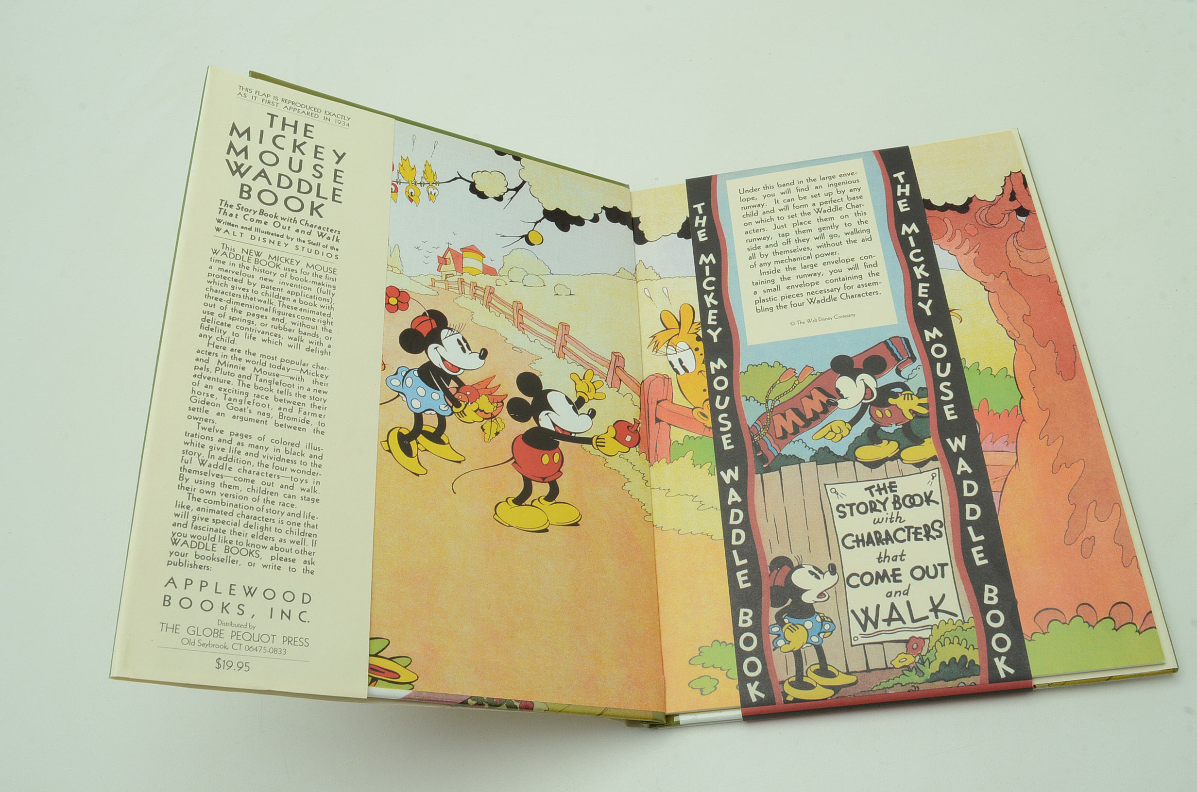 Disney Papercraft Featuring 1970 French "Disneyland à Découper"