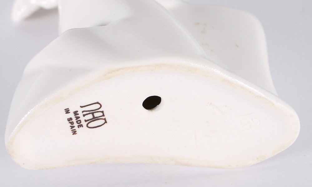 Nao by Lladró Kneeling Angel Figurine