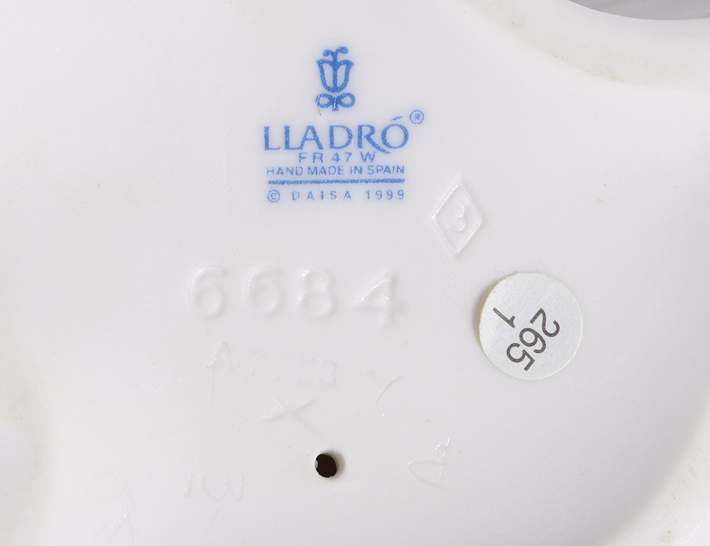 Lladró "Dreams" Porcelain Figurine
