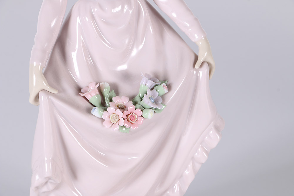 Lladró "Flowers in the Basqet" Porcelain Figurine