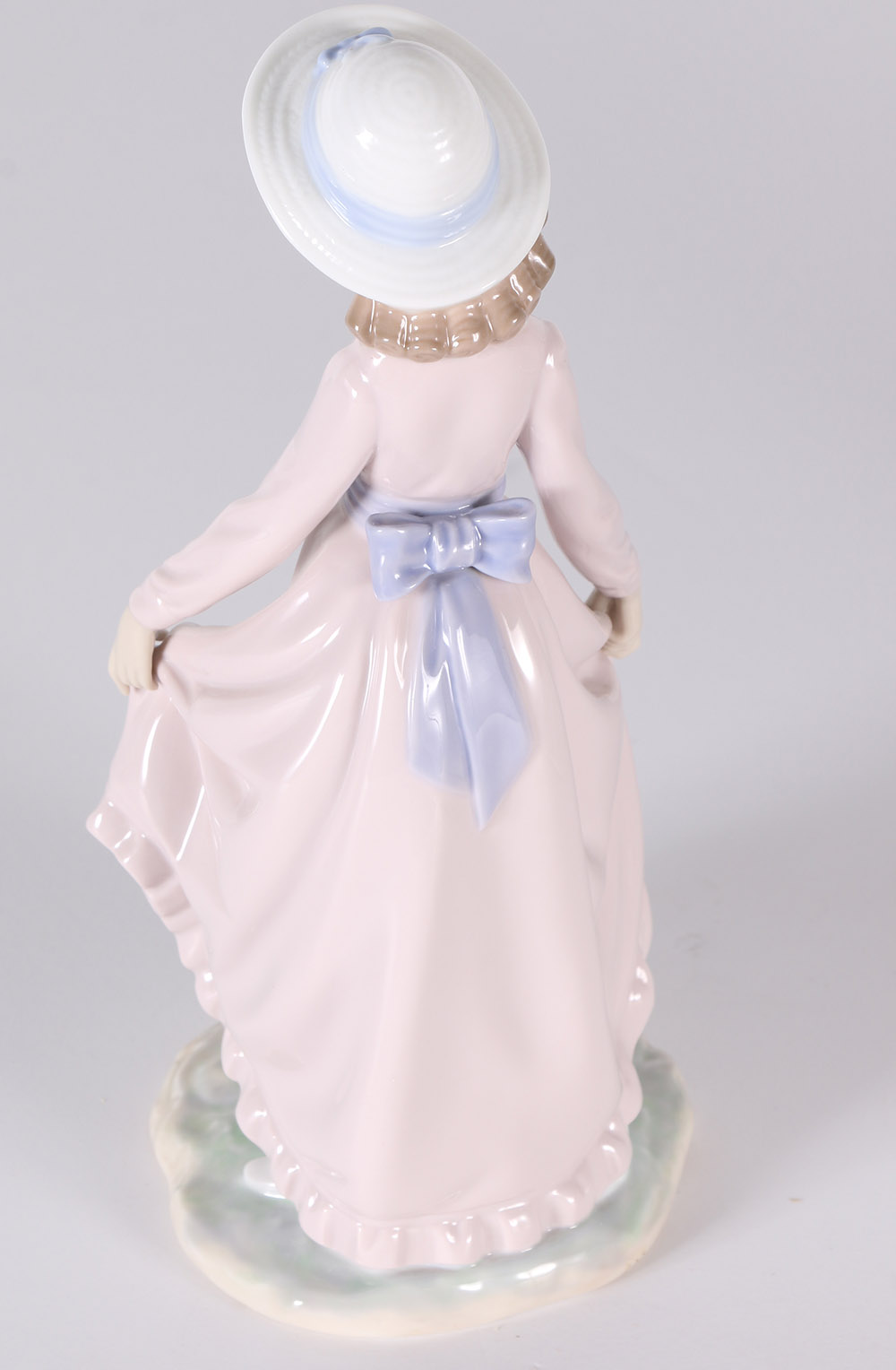 Lladró "Flowers in the Basqet" Porcelain Figurine