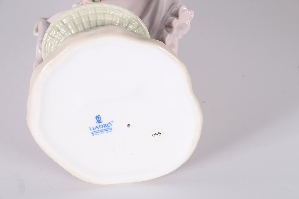 Lladró "Flowers in the Basqet" Porcelain Figurine