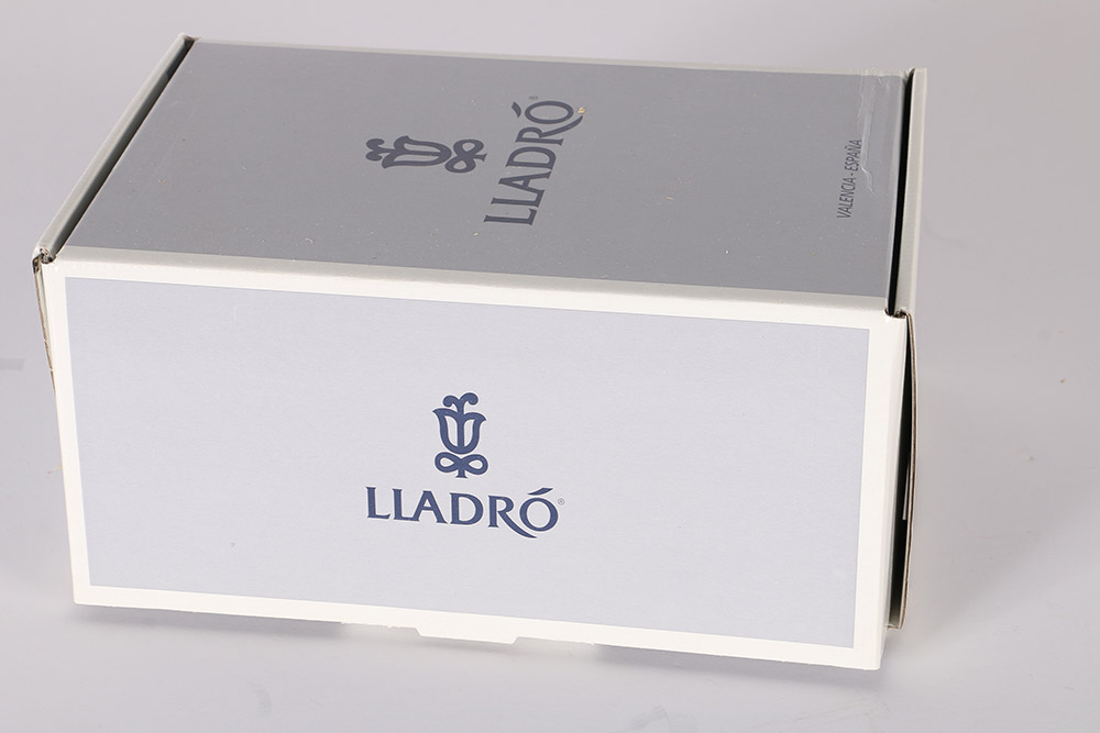 Lladró "Flowers in the Basqet" Porcelain Figurine