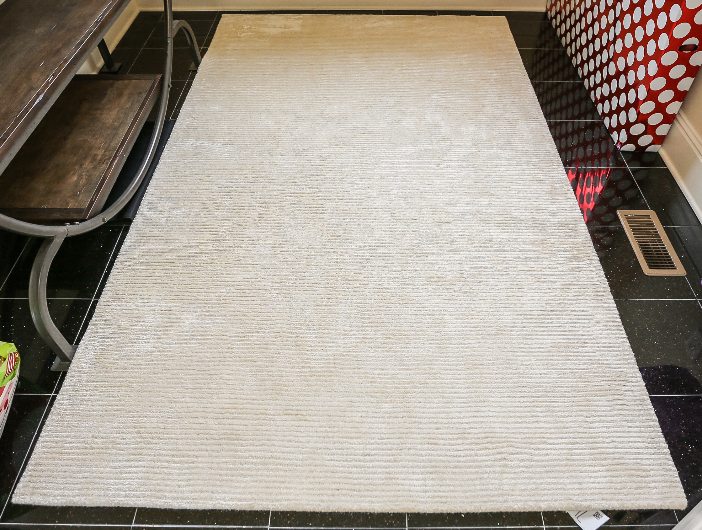 LG Sourcing Cream Area Rug