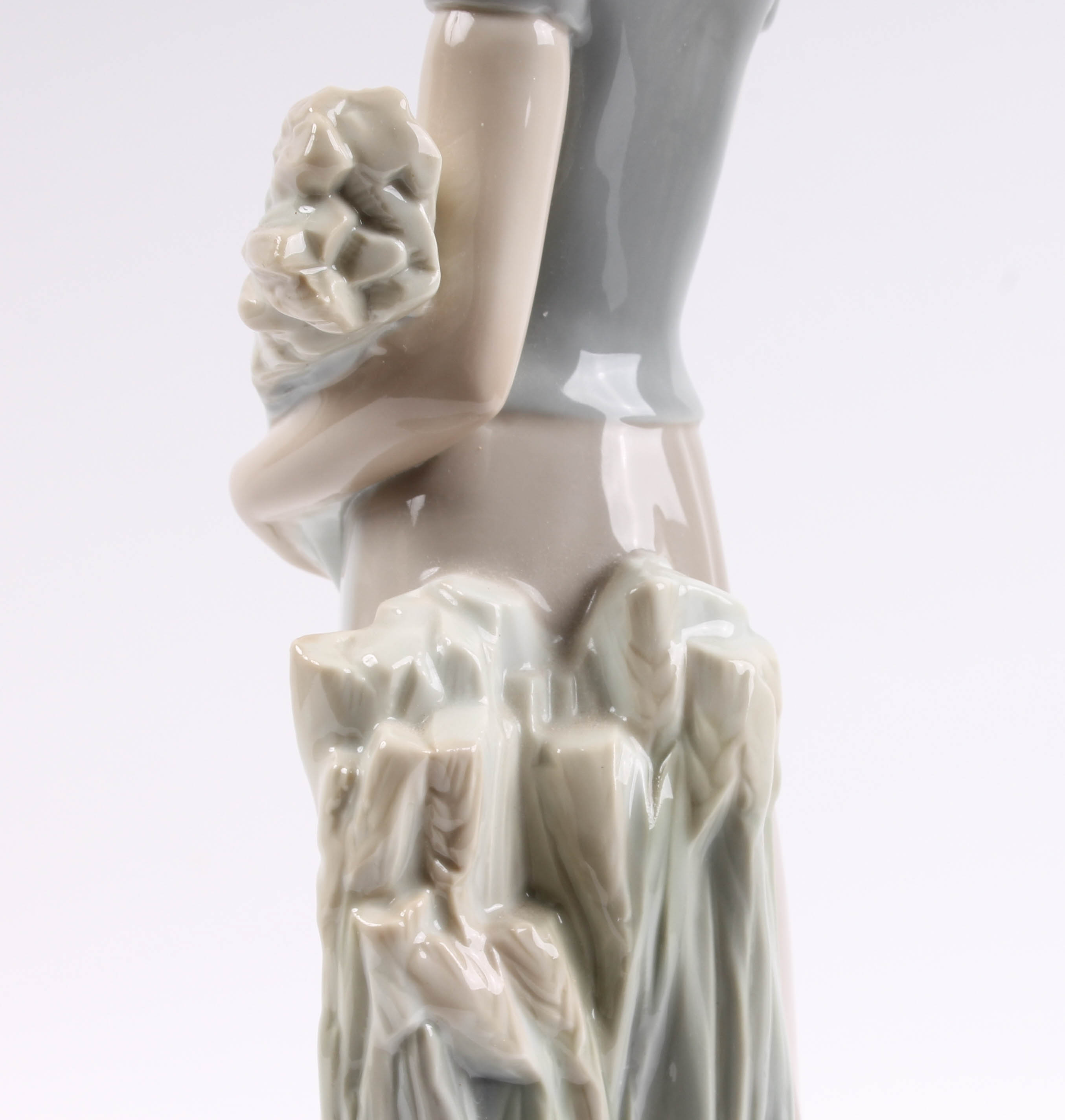 Lladro Hand-Painted Figurine "Harvester Woman"