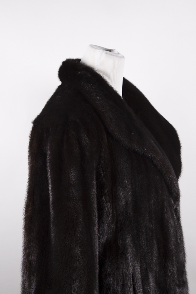 Women's Mano Swartz Mink Coat and Headwrap