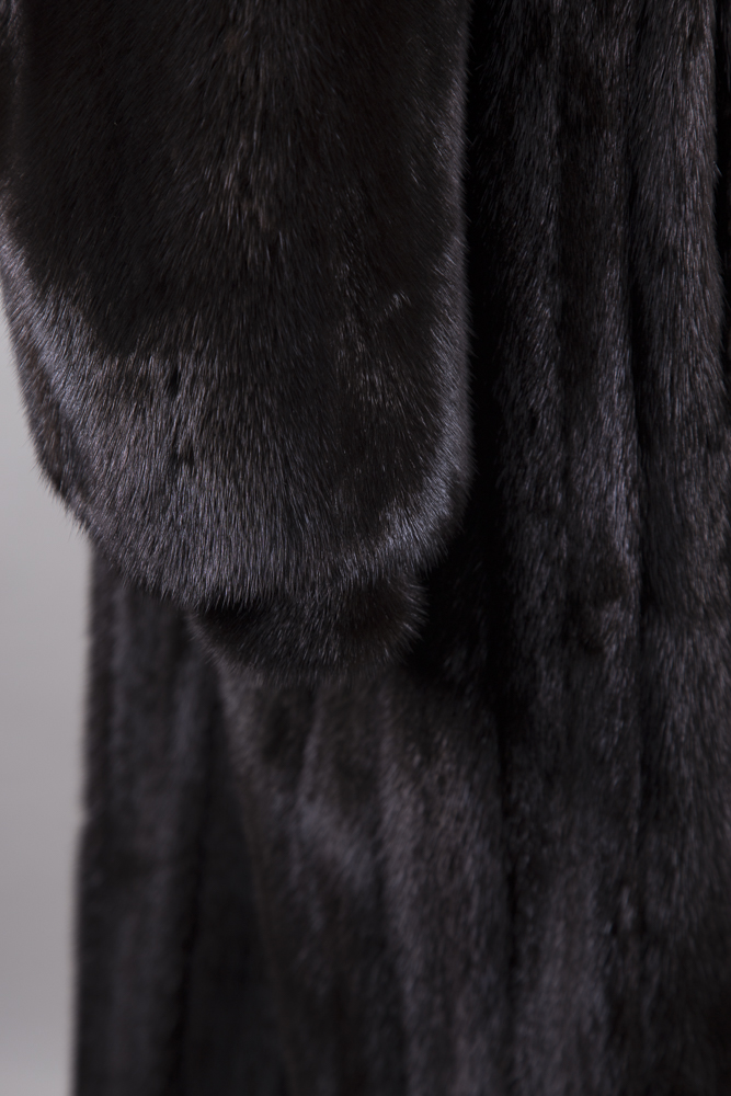 Women's Mano Swartz Mink Coat and Headwrap