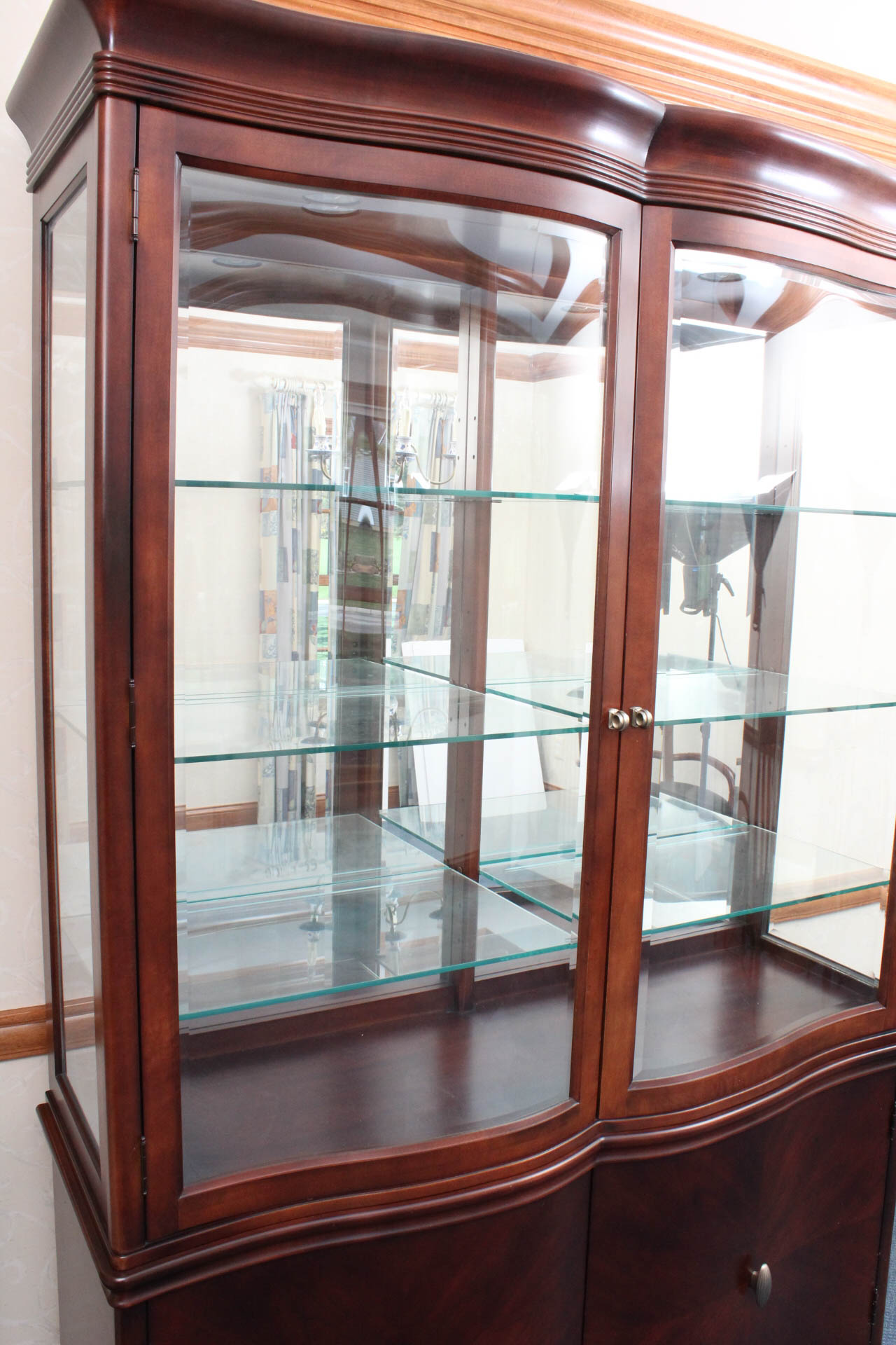 Bernhardt Furniture "Paris" China Cabinet