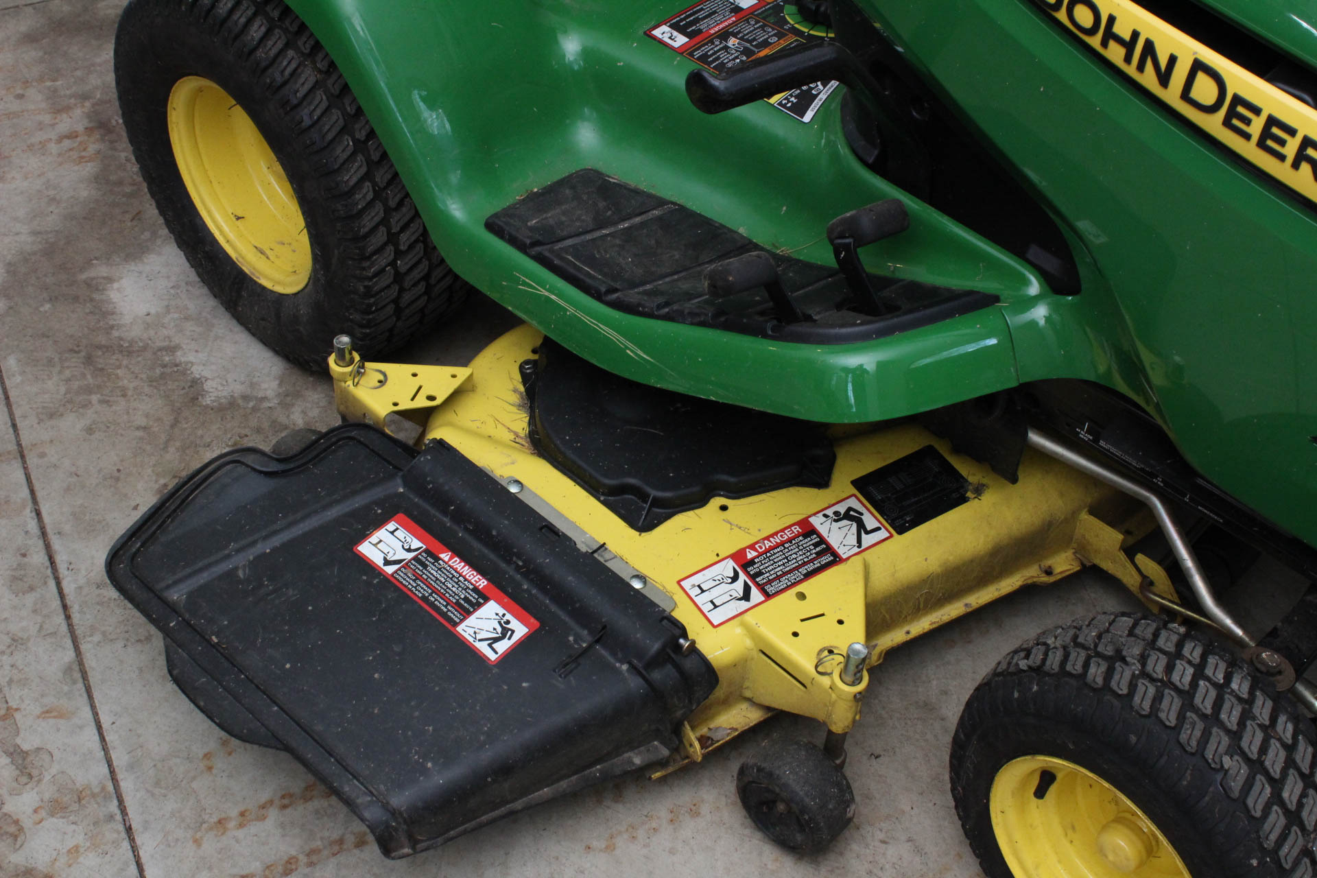 John Deere X320 Yard Tractor