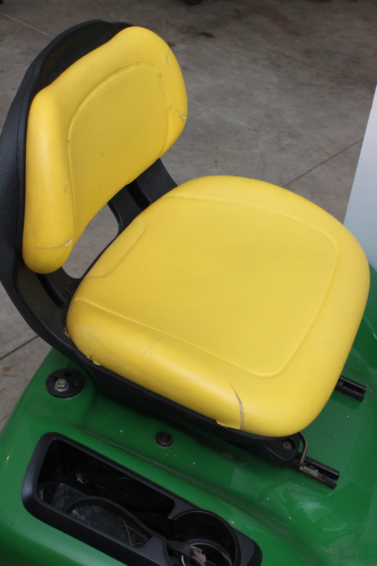 John Deere X320 Yard Tractor