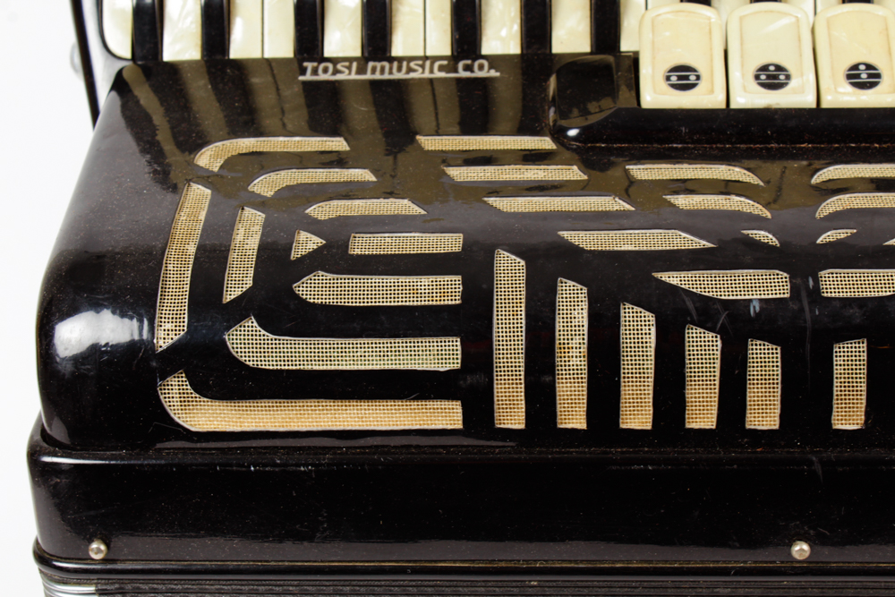 Tosi Music Company Victoria Accordion