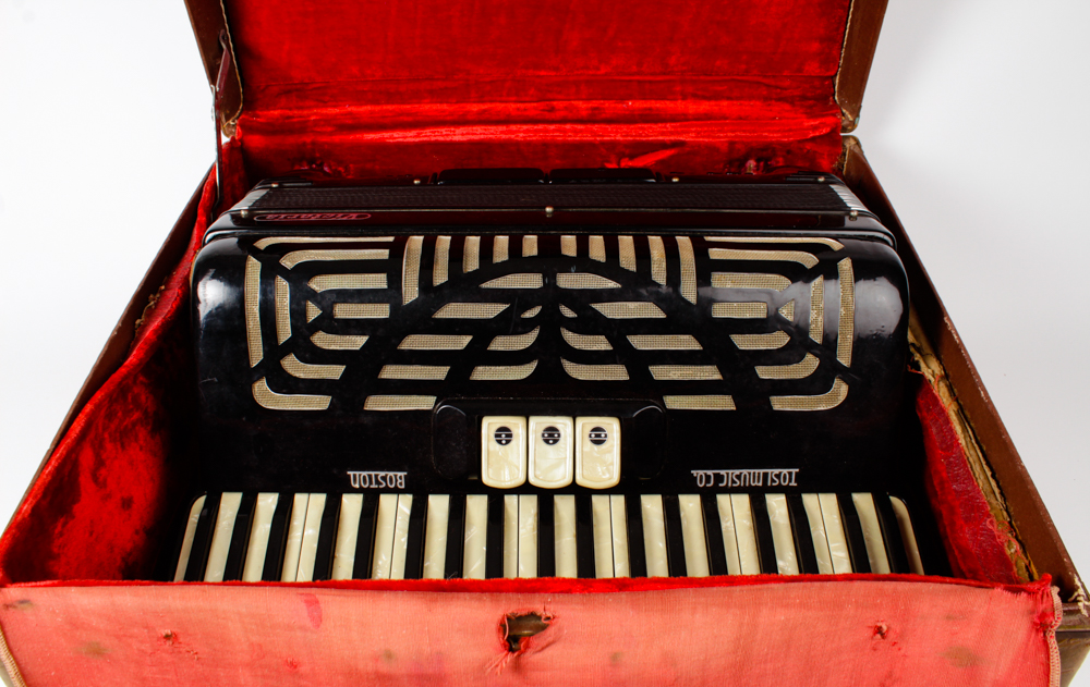 Tosi Music Company Victoria Accordion