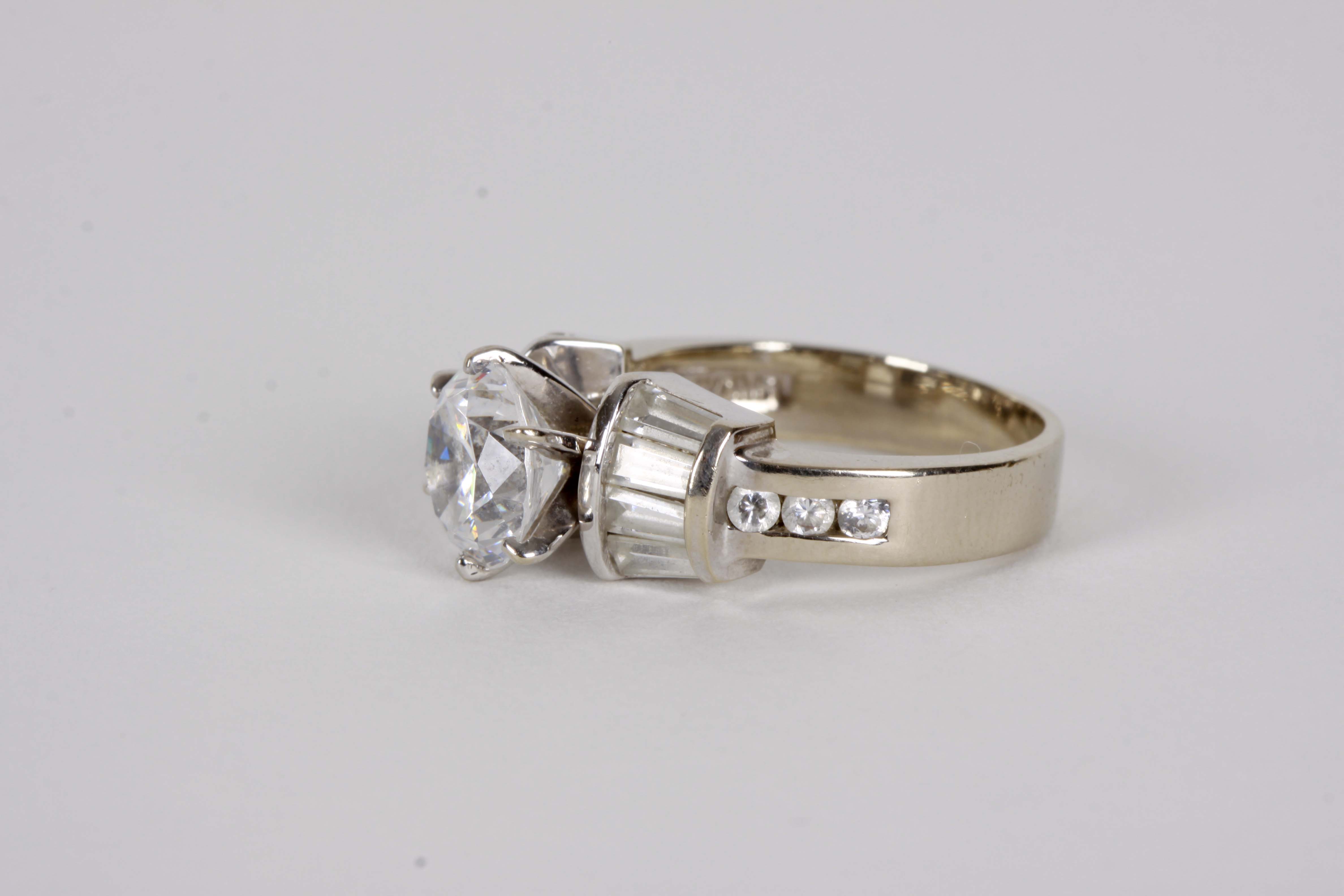 14K White Gold Ring