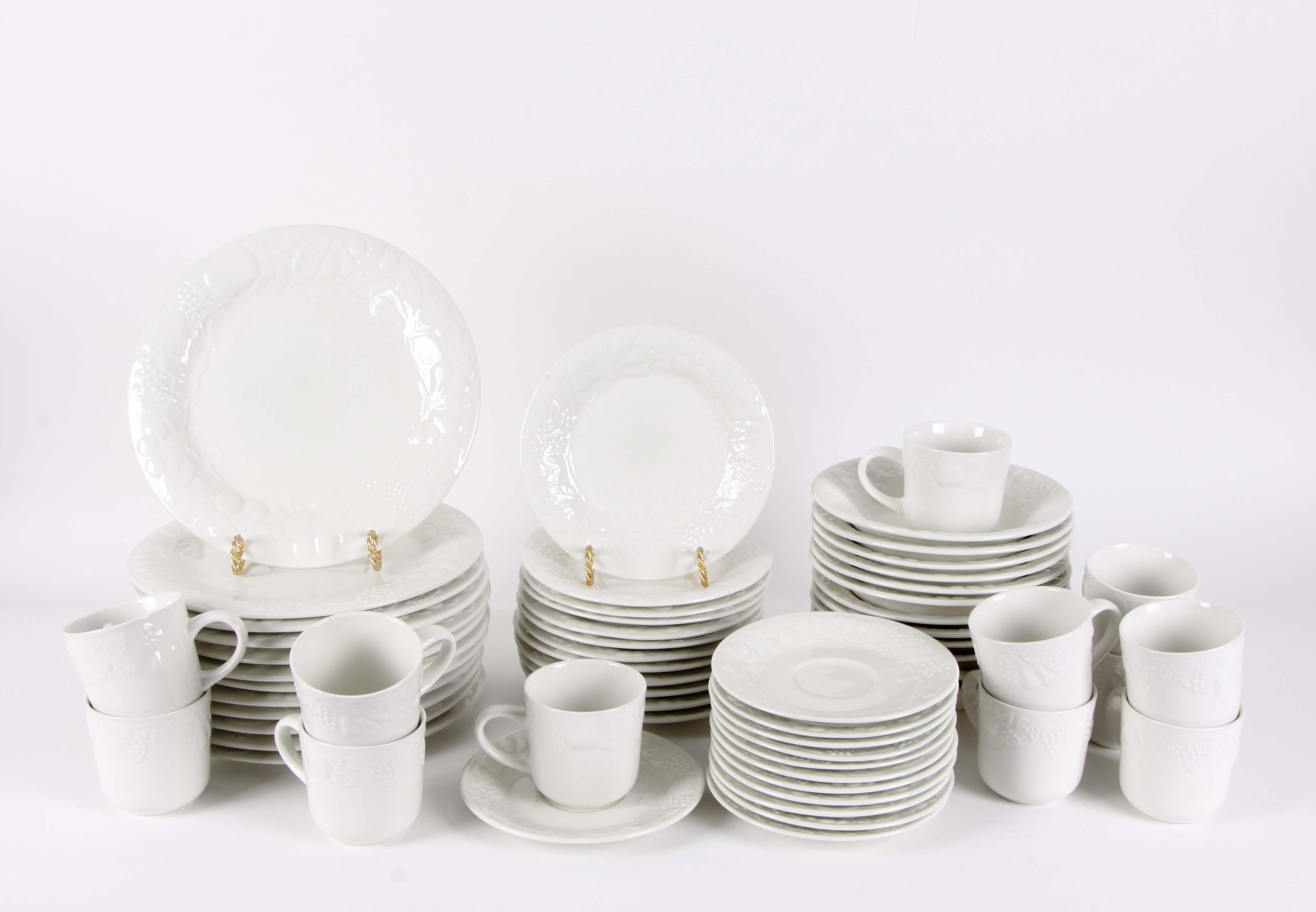 Housewares International Inc. Dinnerware
