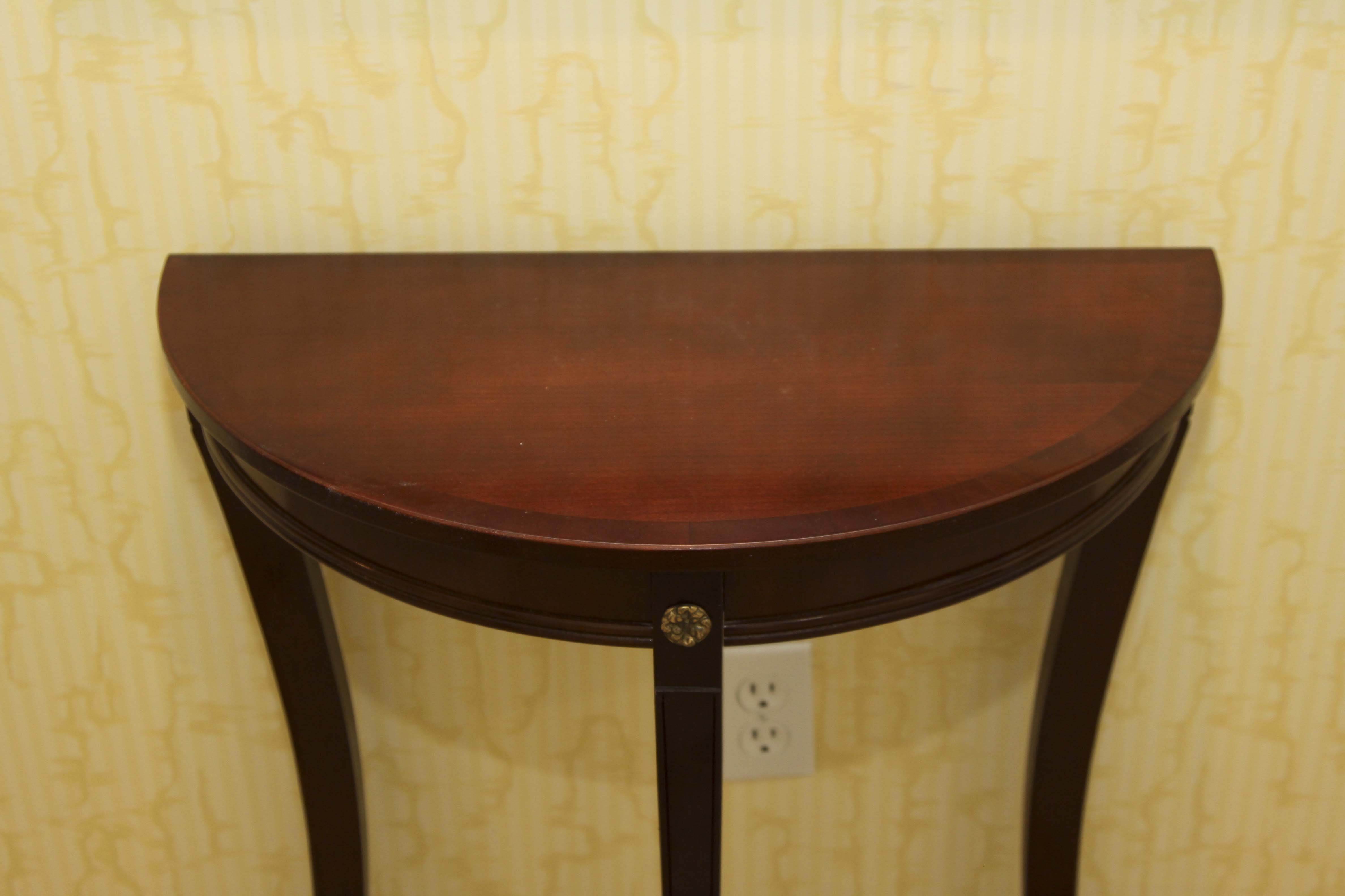 Demilune Table and Bird Cage Design Lamp