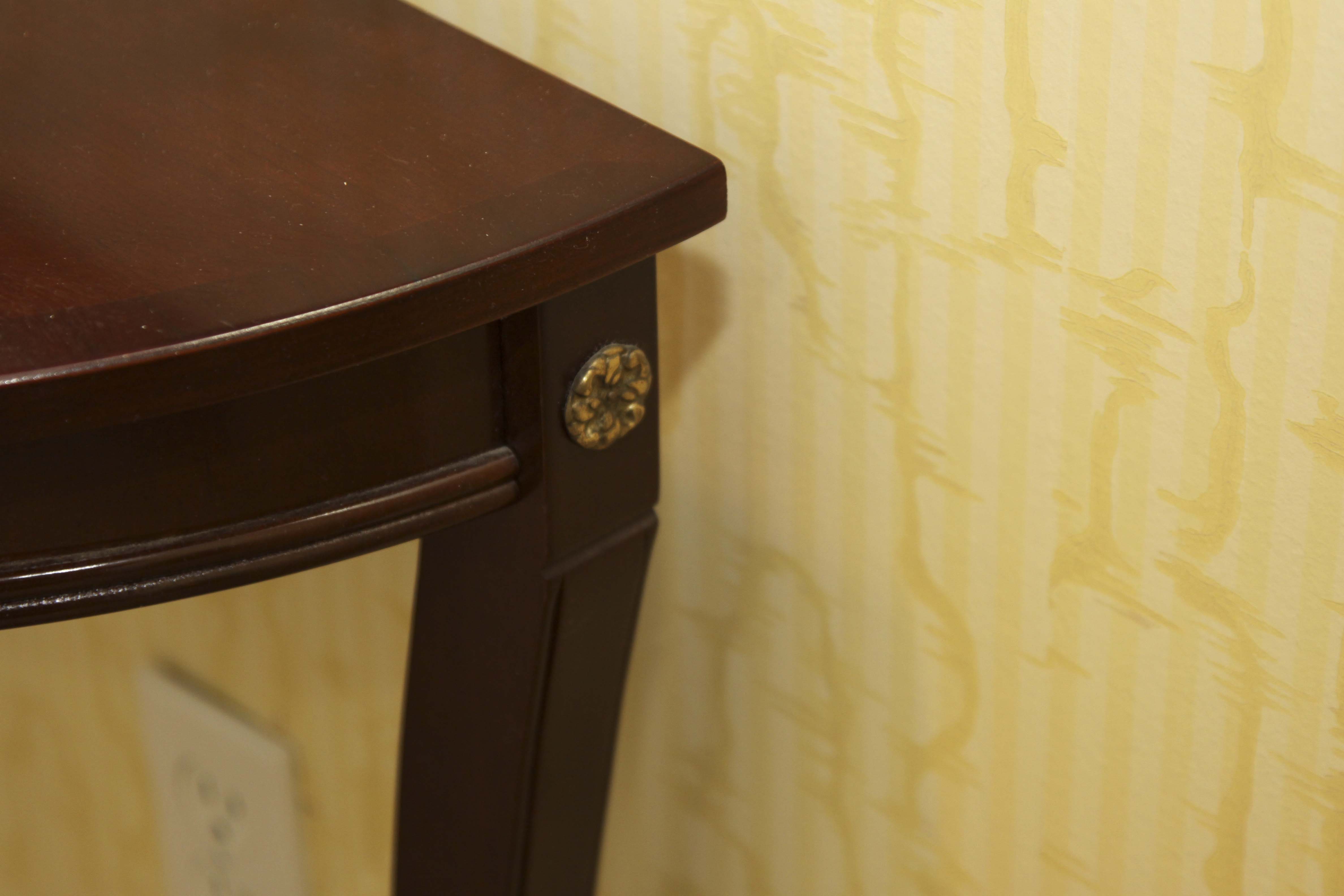 Demilune Table and Bird Cage Design Lamp