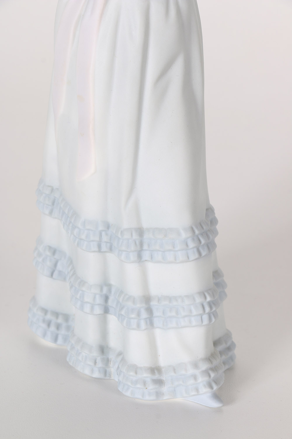 Lladró  "Aranjuez Little Lady" Porcelain Figurine