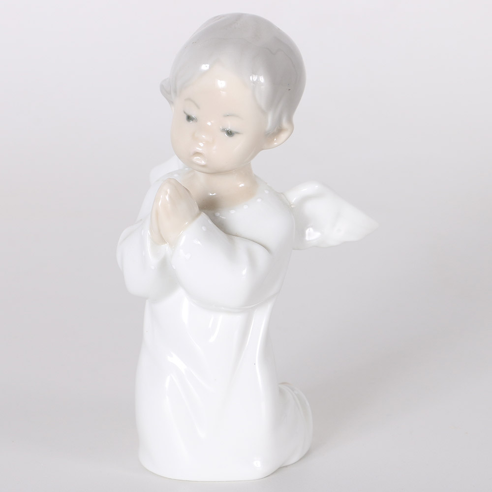 Lladró "Angel Praying" Porcelain Figurine