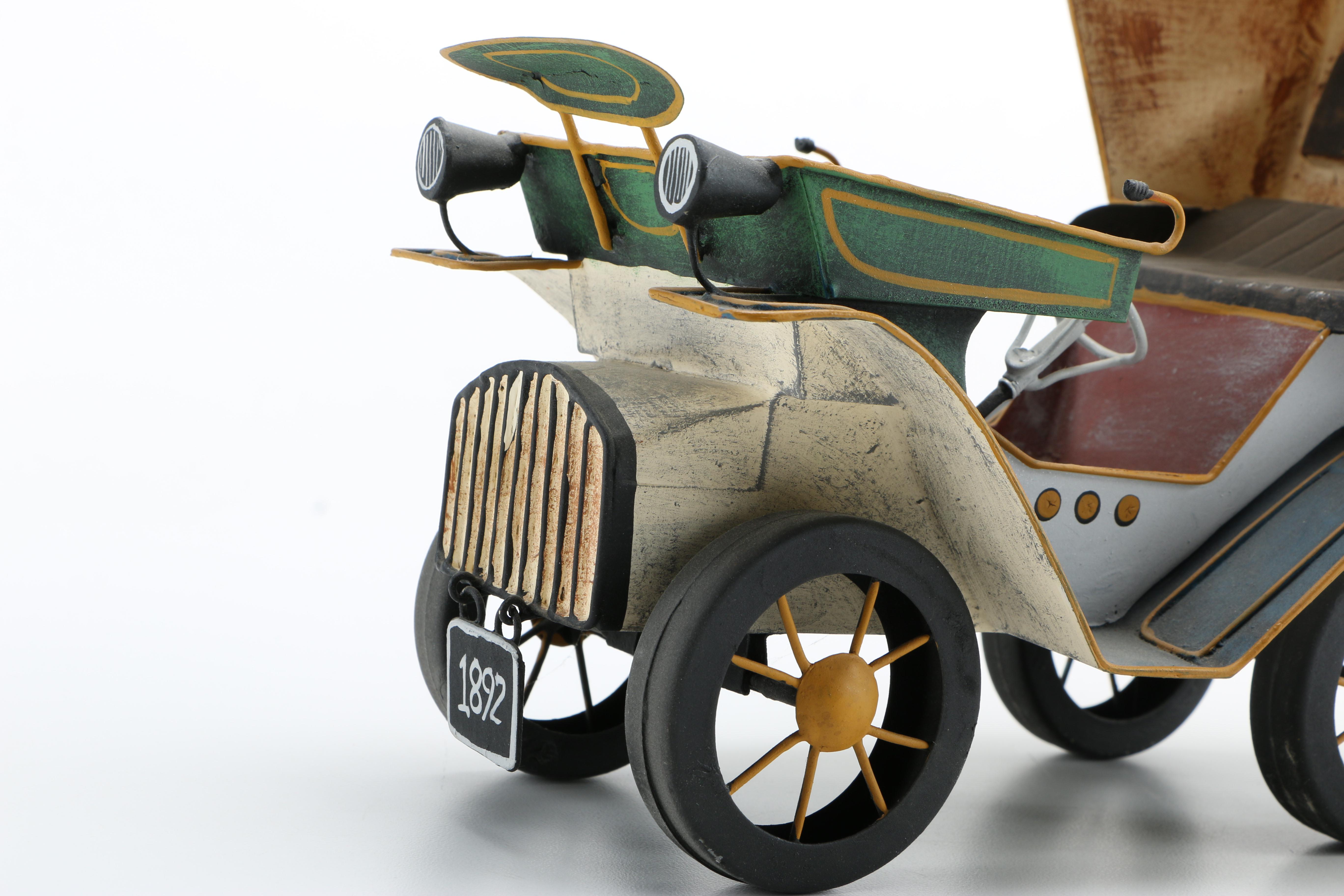 Popular Imports Figurines