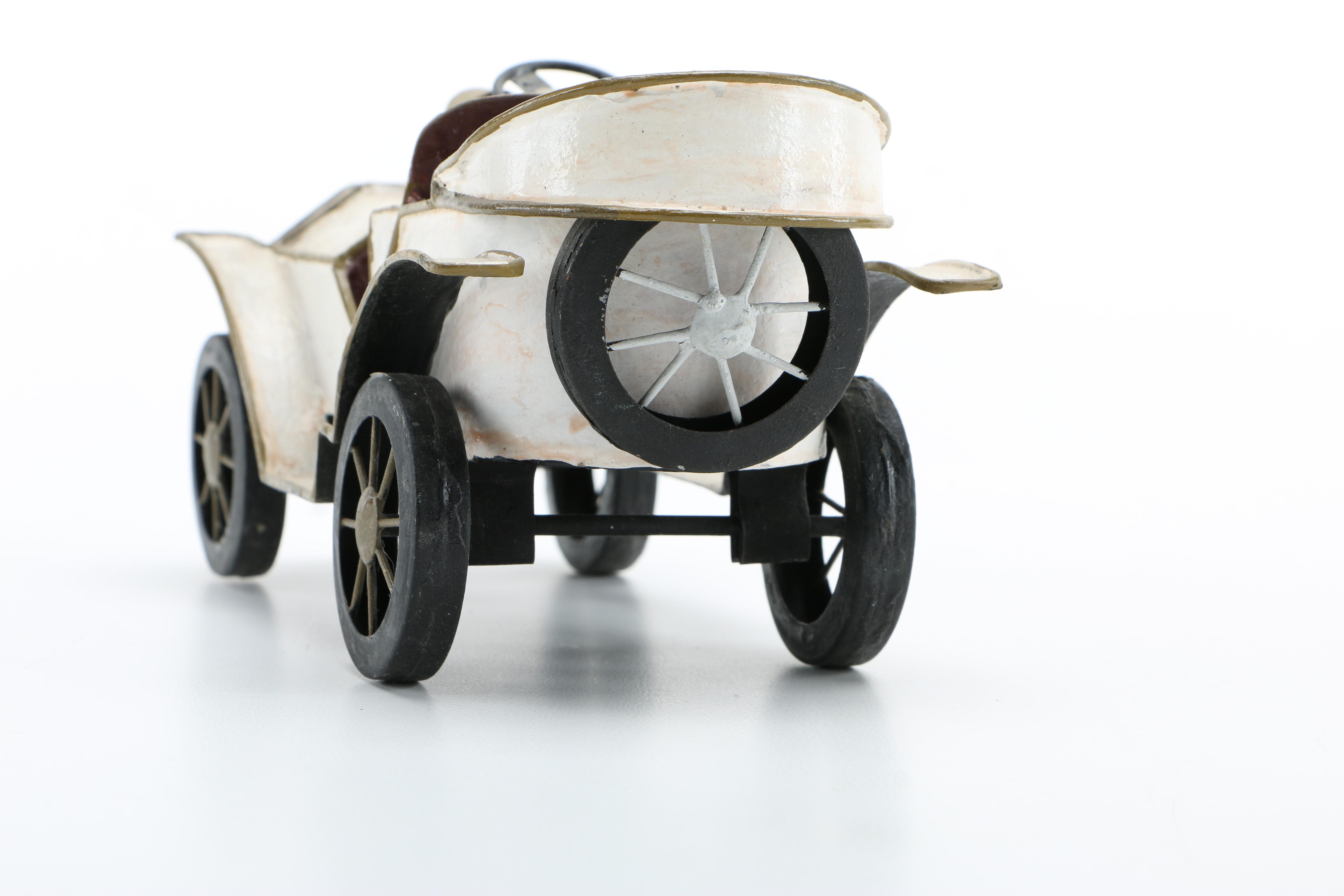 Popular Imports Figurines