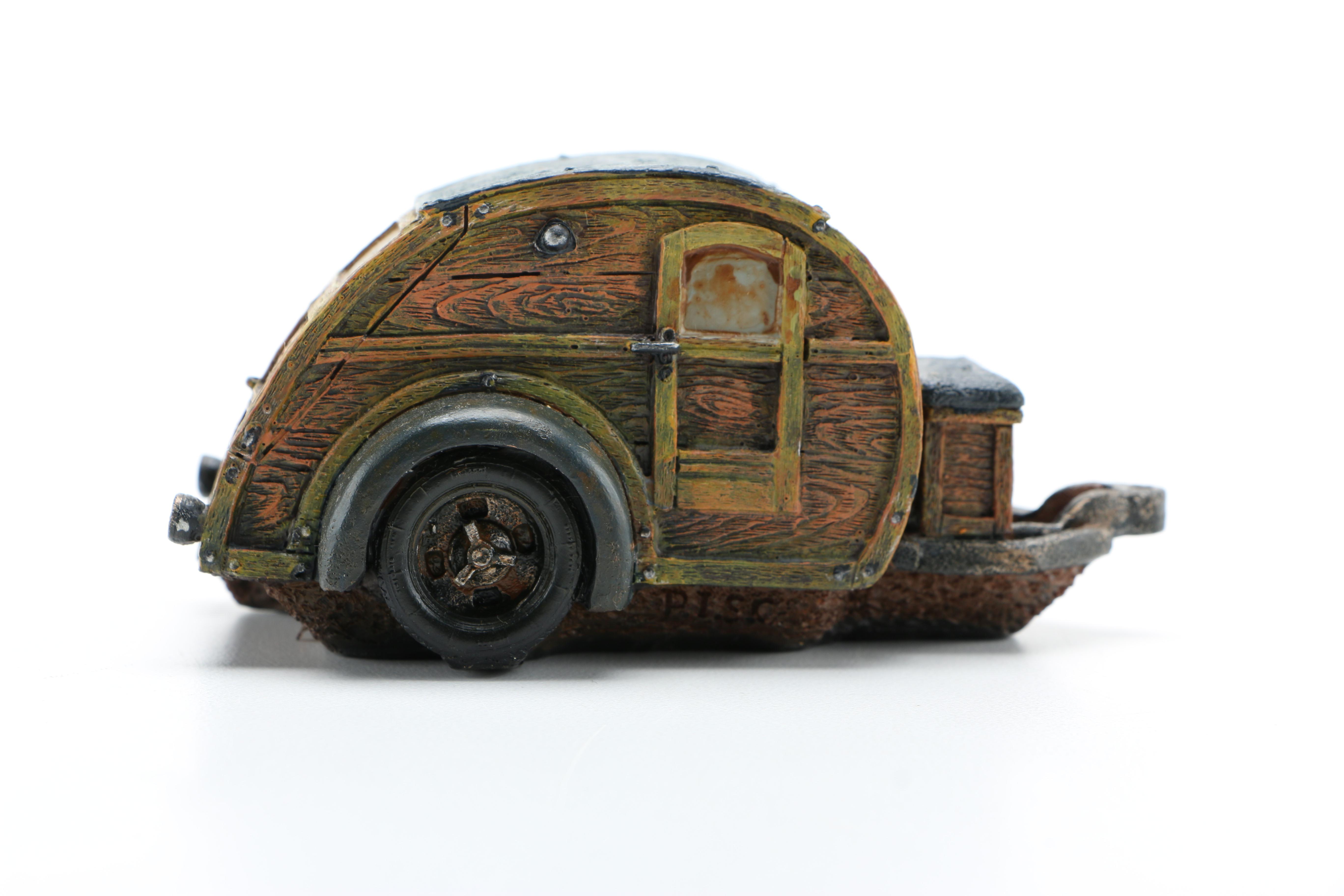 Popular Imports Figurines