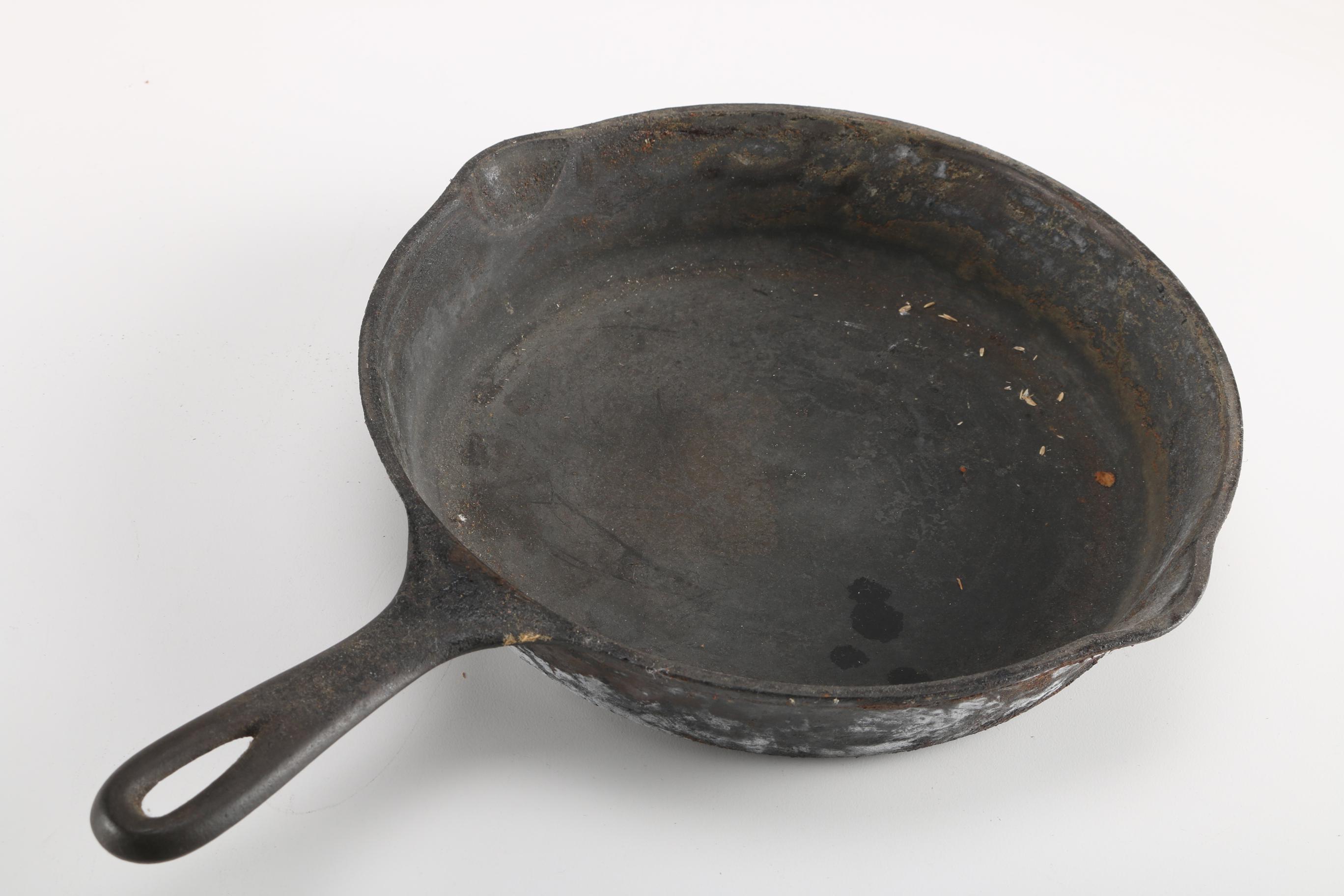 Cast Iron Skillets Featuring Griswold