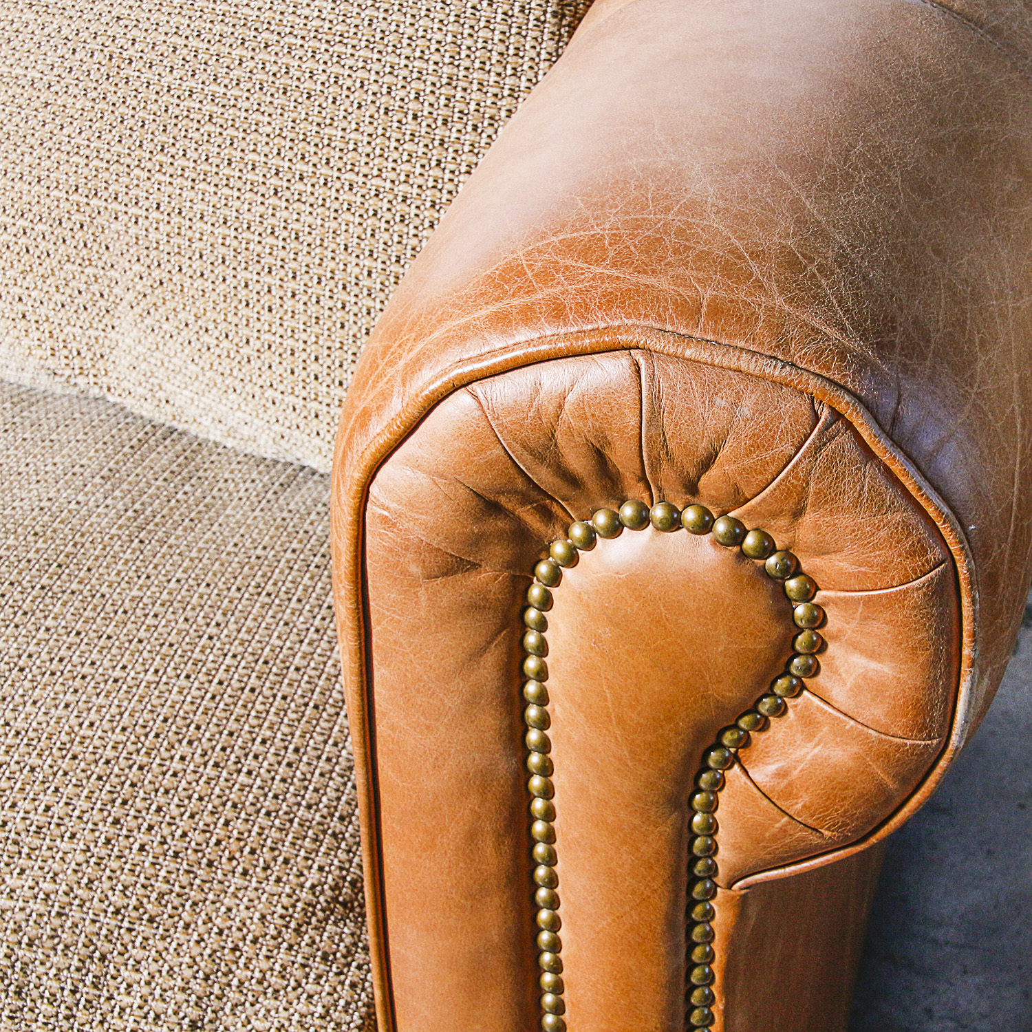 Darren Henault Leather Sofa With Upholstered Cushion And Throw Pillows