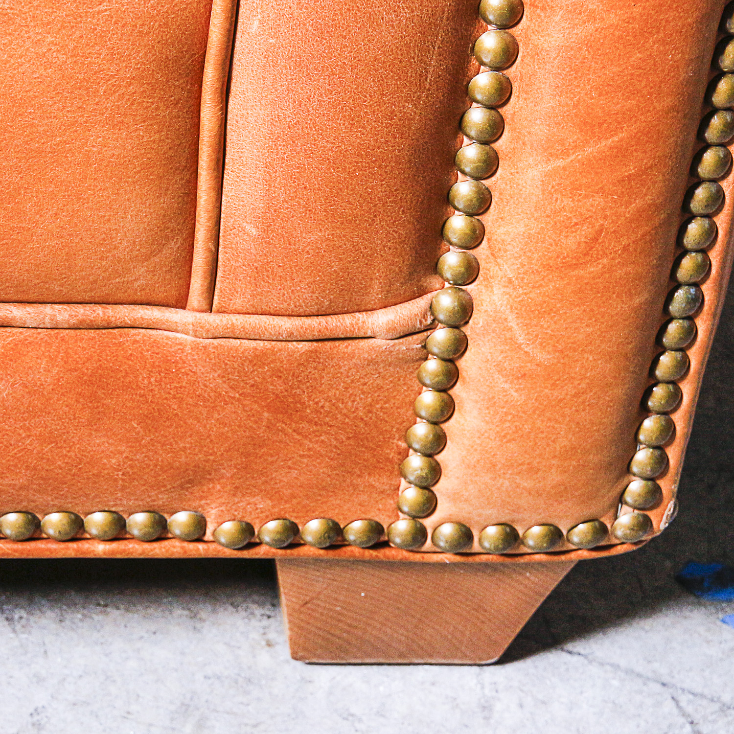 Darren Henault Leather Sofa With Upholstered Cushion And Throw Pillows