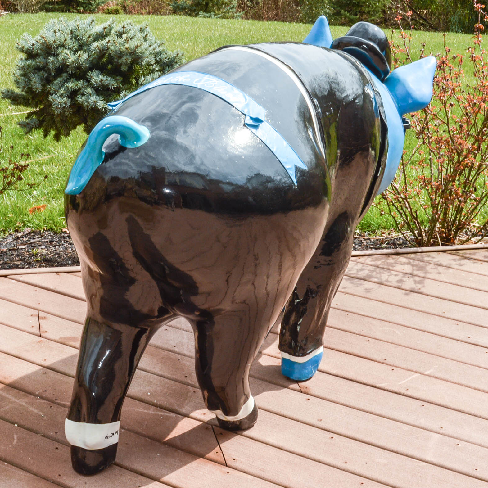 Cincinnati's "Big Pig Gig" Pig Sculpture "Get The Blues" Pig