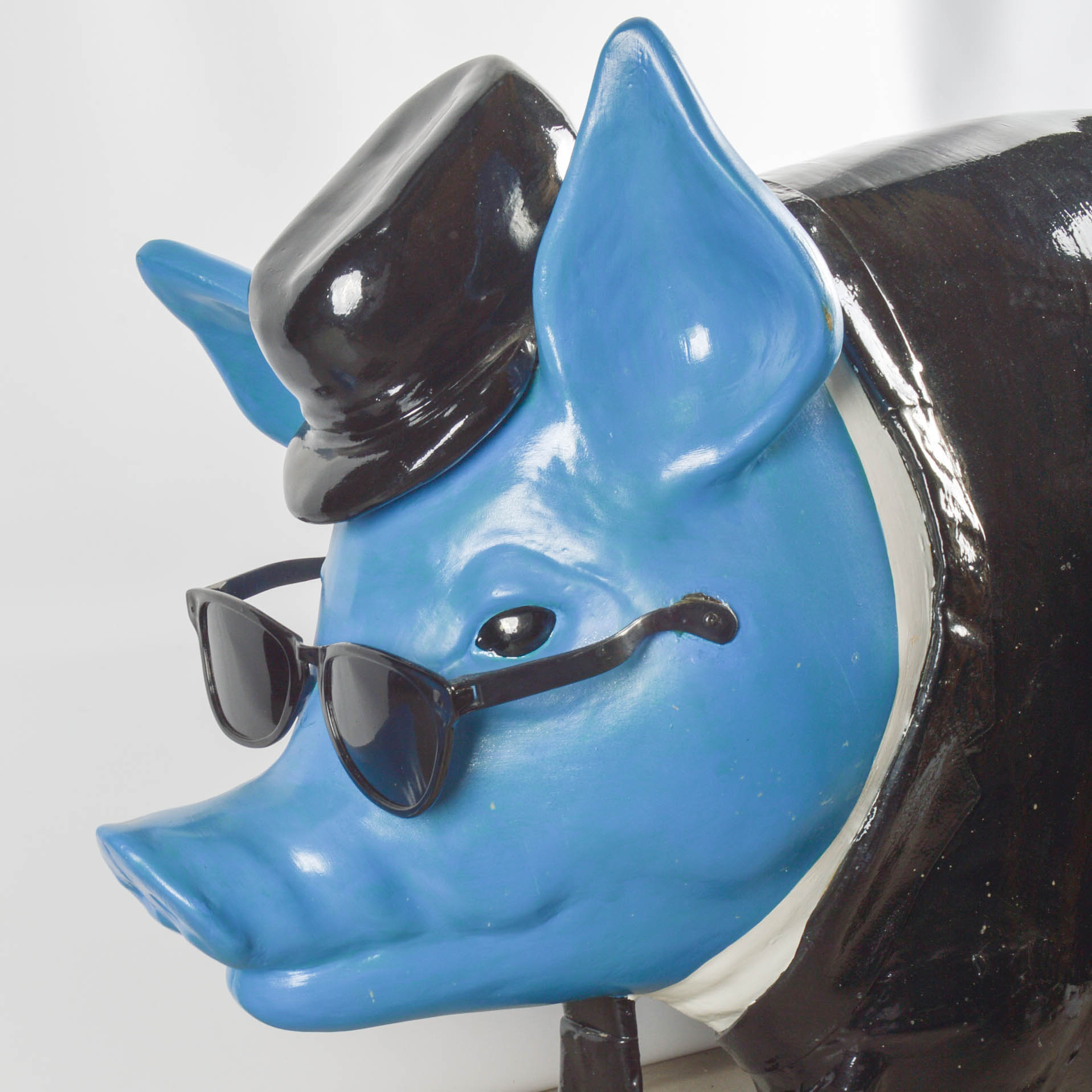 Cincinnati's "Big Pig Gig" Pig Sculpture "Get The Blues" Pig
