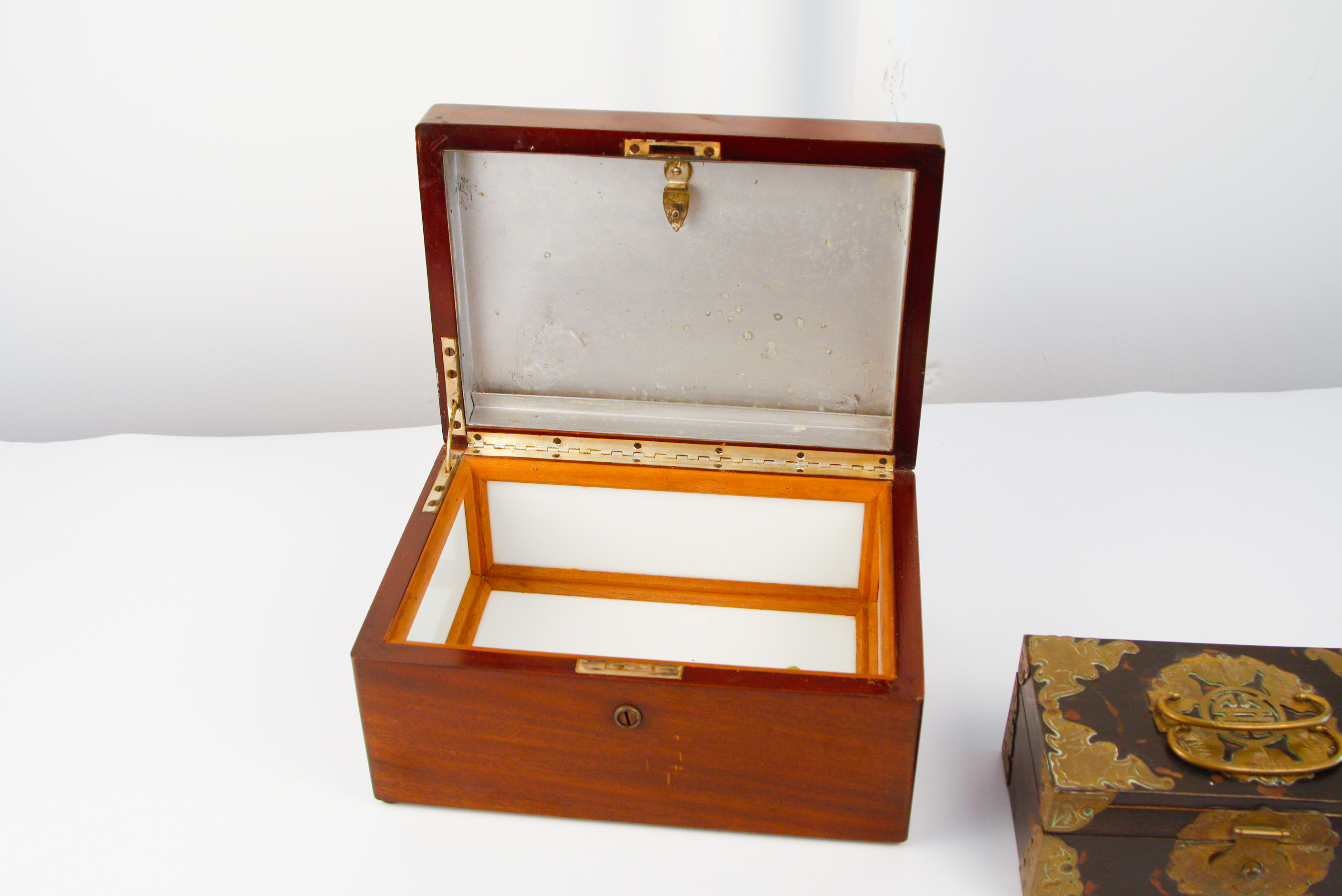 Pairing of Hinged Wooden Boxes