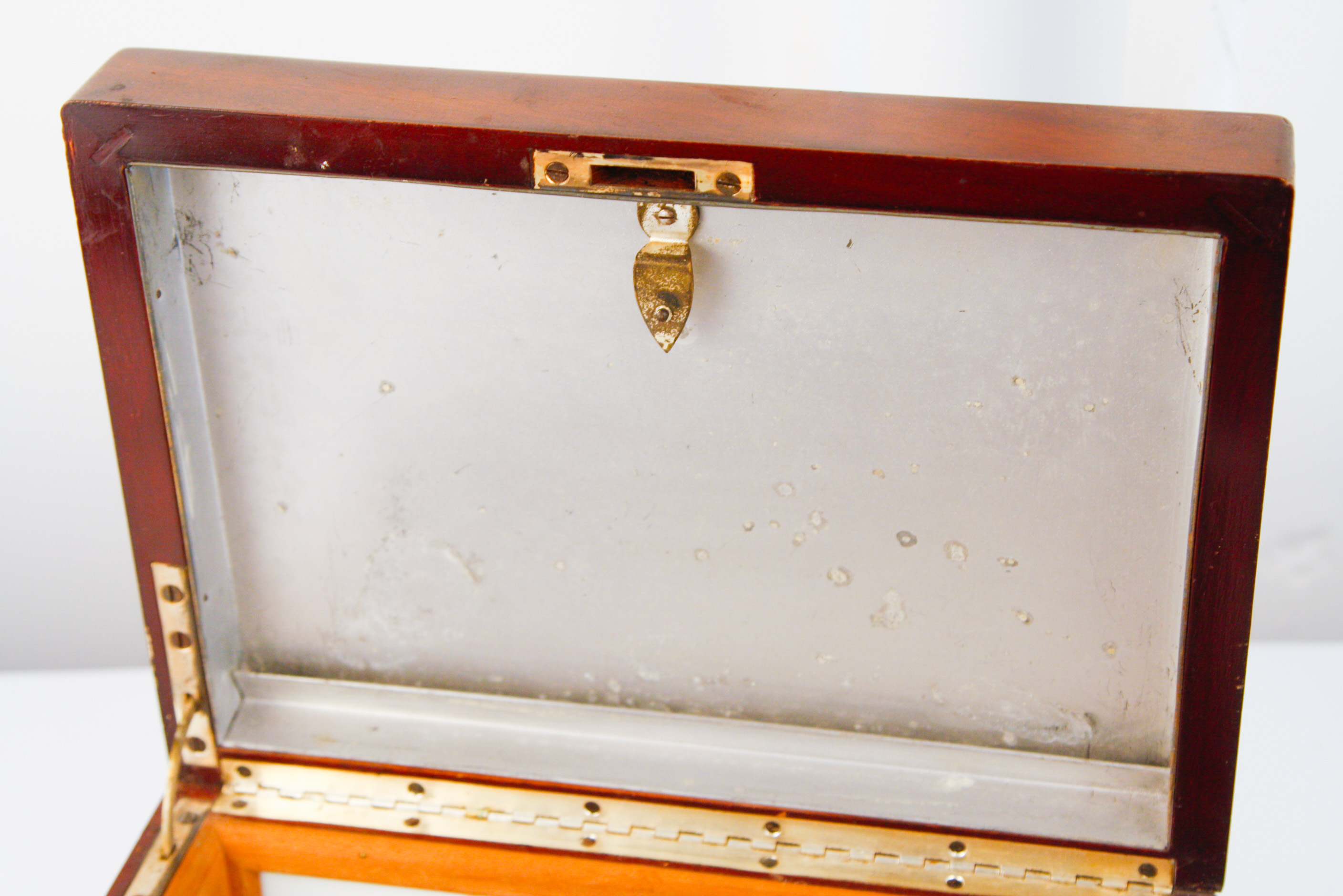 Pairing of Hinged Wooden Boxes