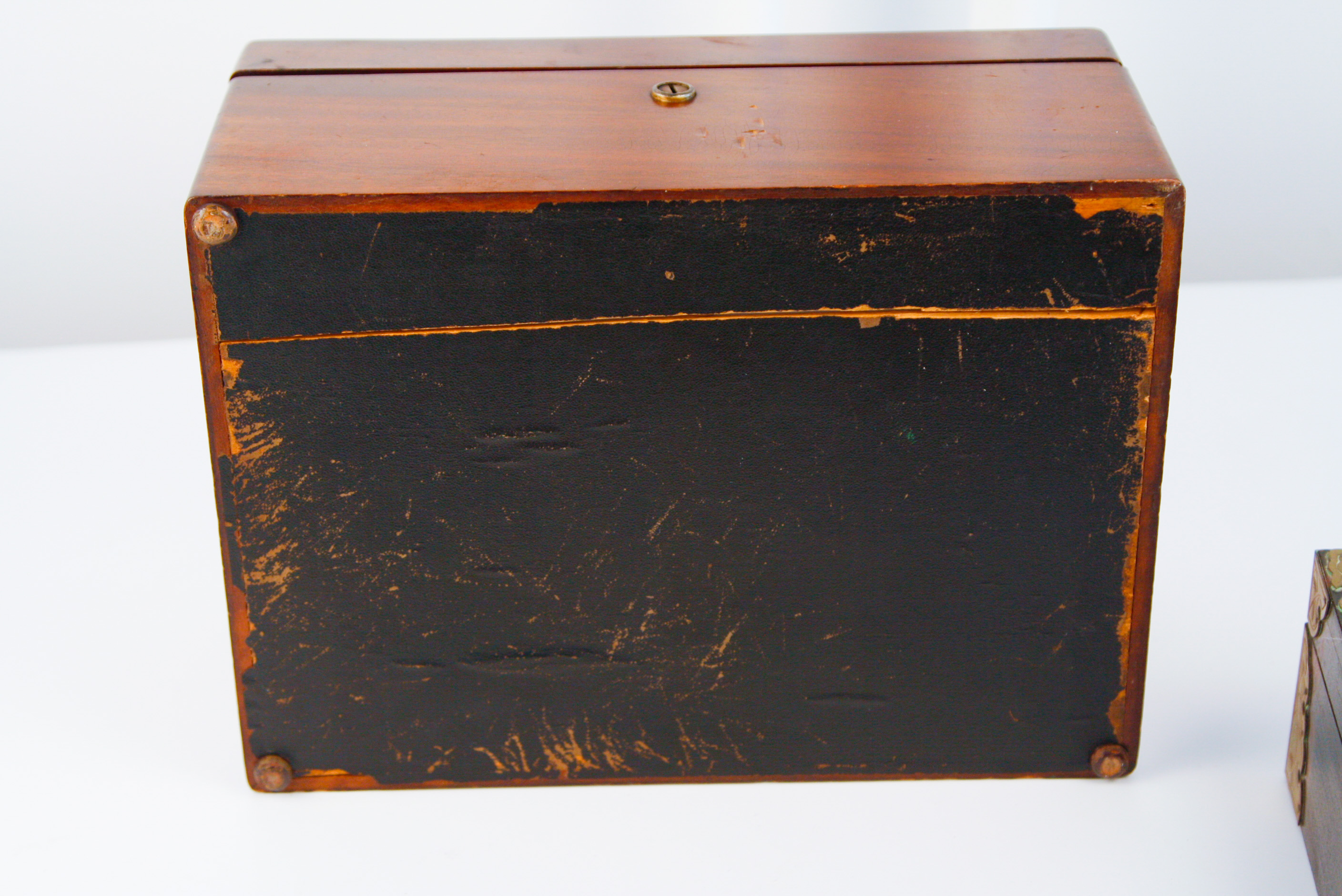 Pairing of Hinged Wooden Boxes