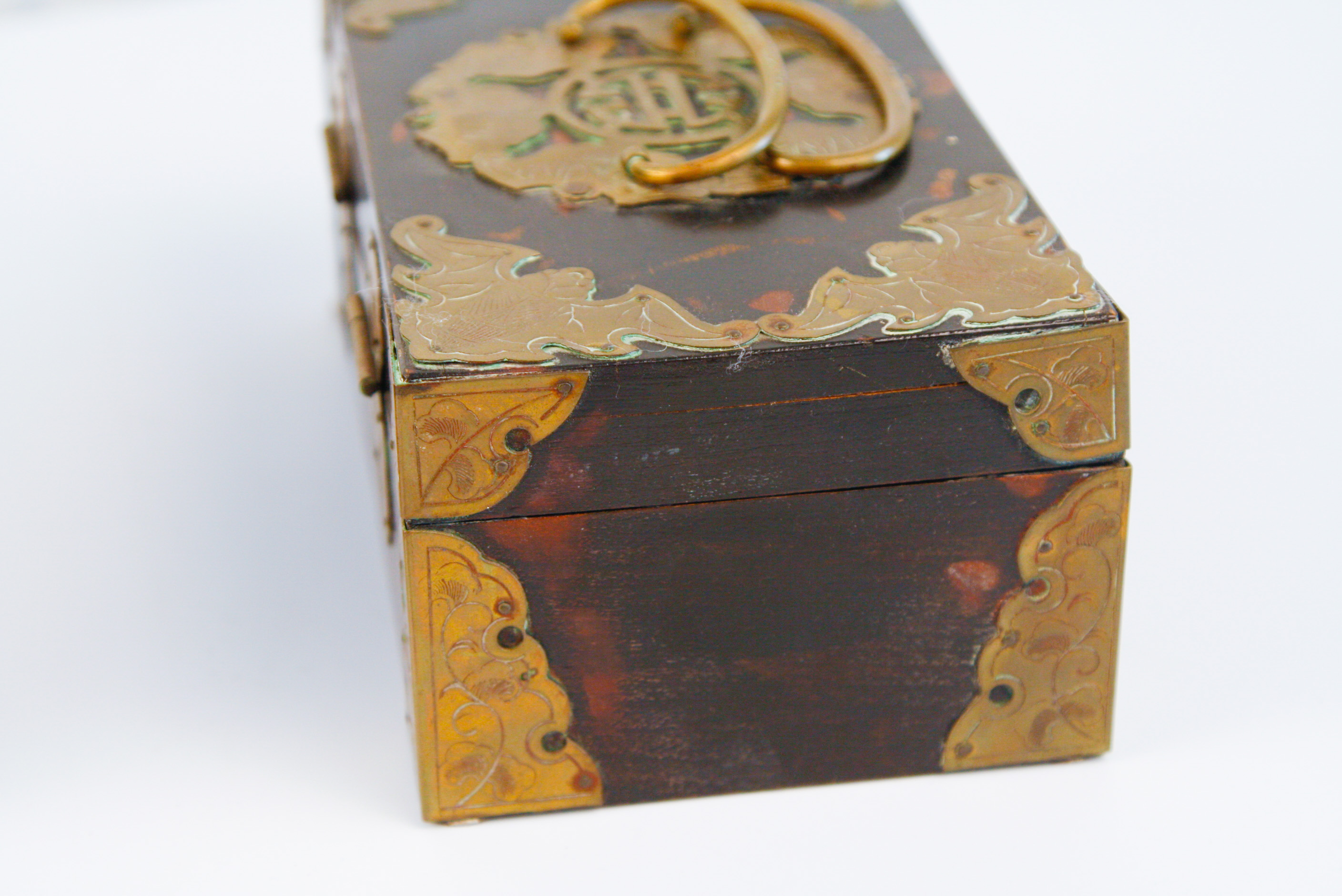 Pairing of Hinged Wooden Boxes