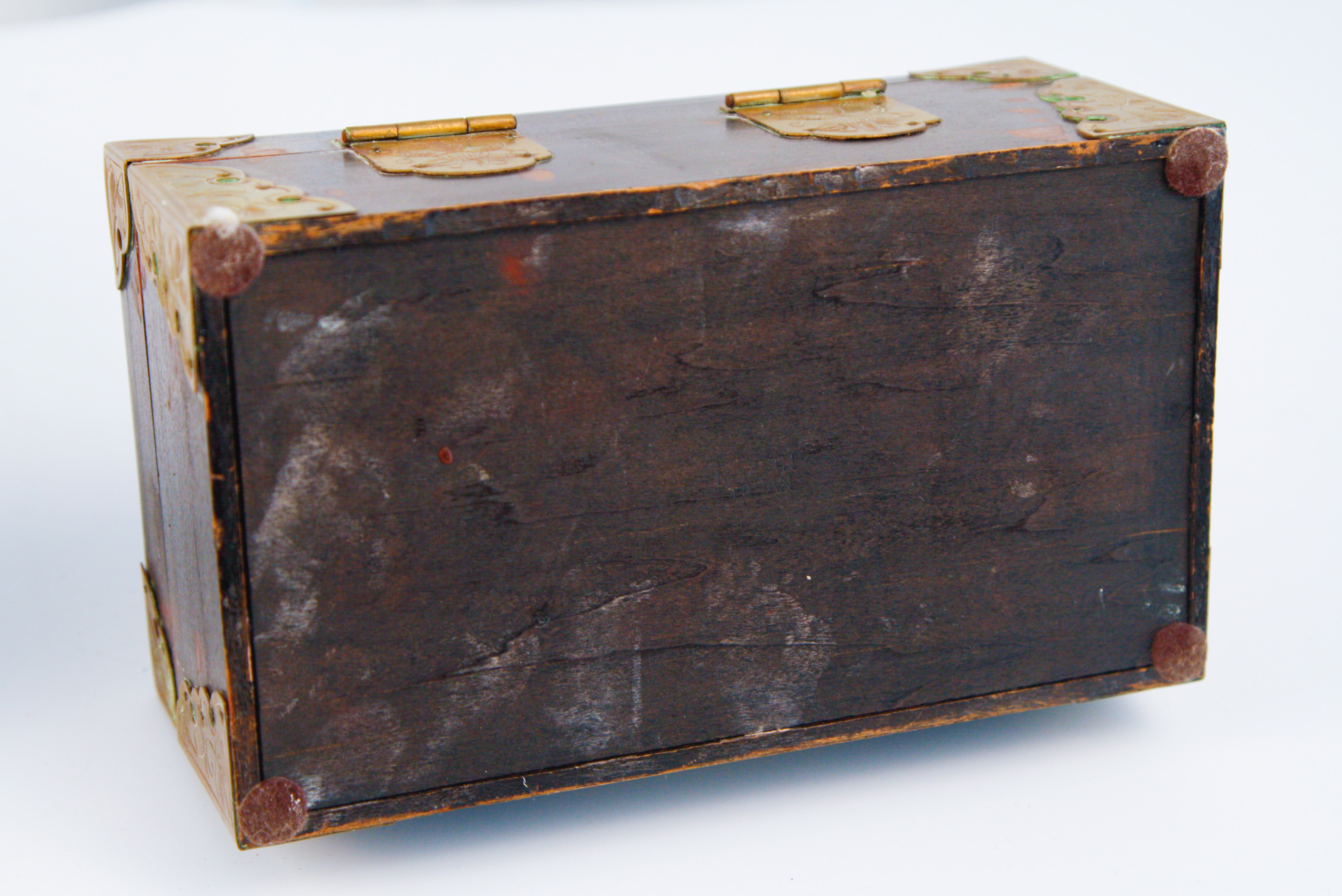 Pairing of Hinged Wooden Boxes