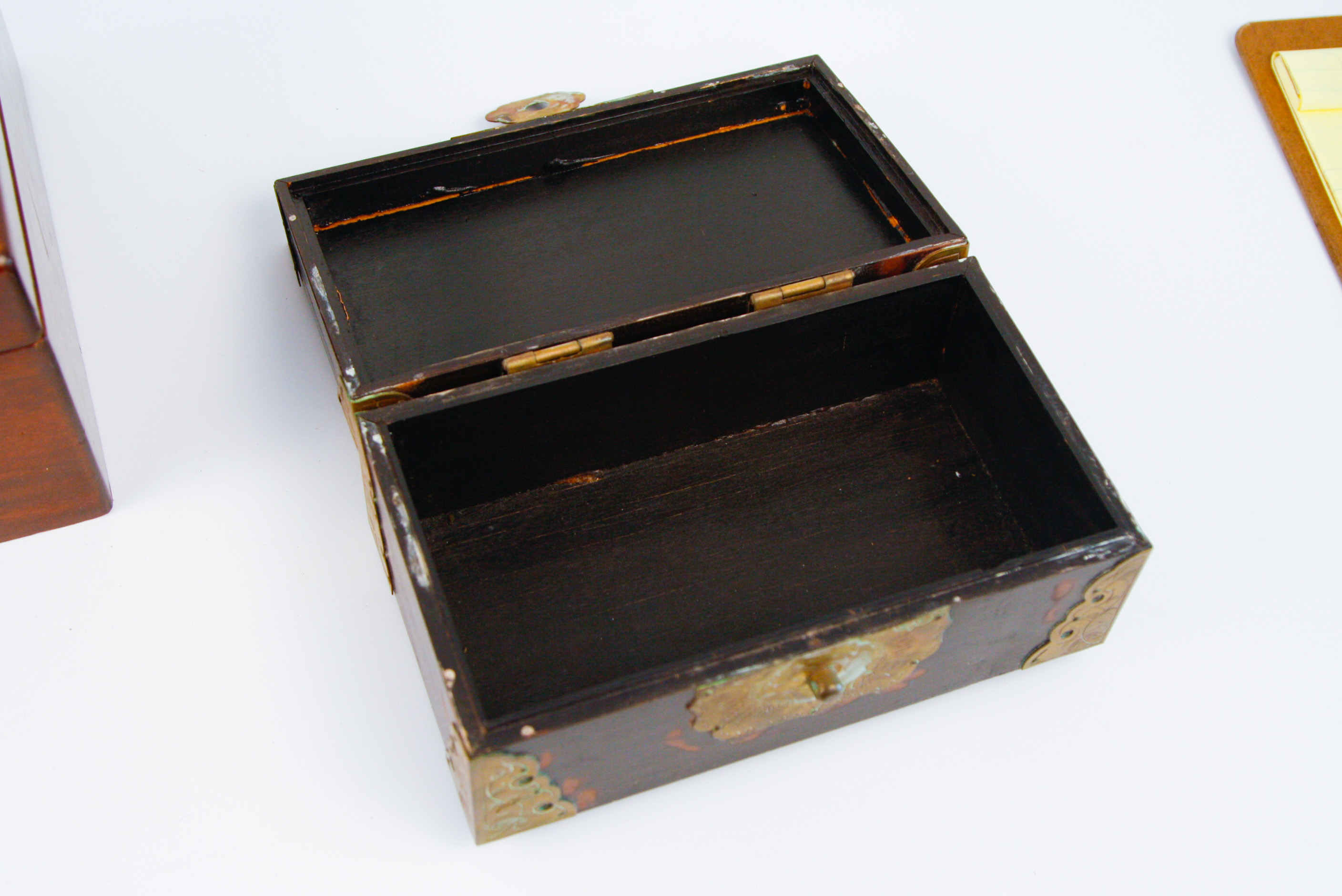 Pairing of Hinged Wooden Boxes
