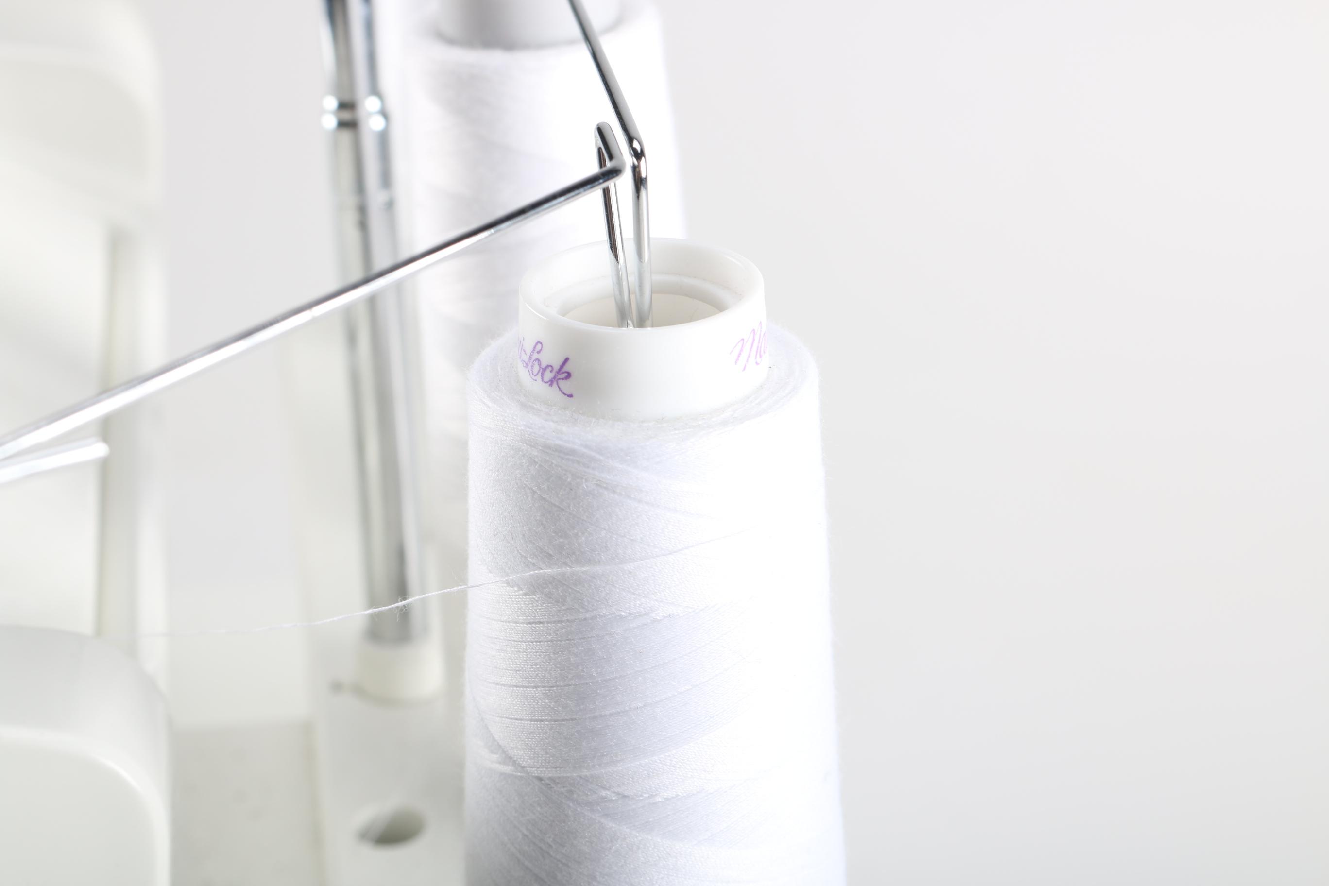 Viking Husqvarna Huskylock 936 Serger Sewing Machine