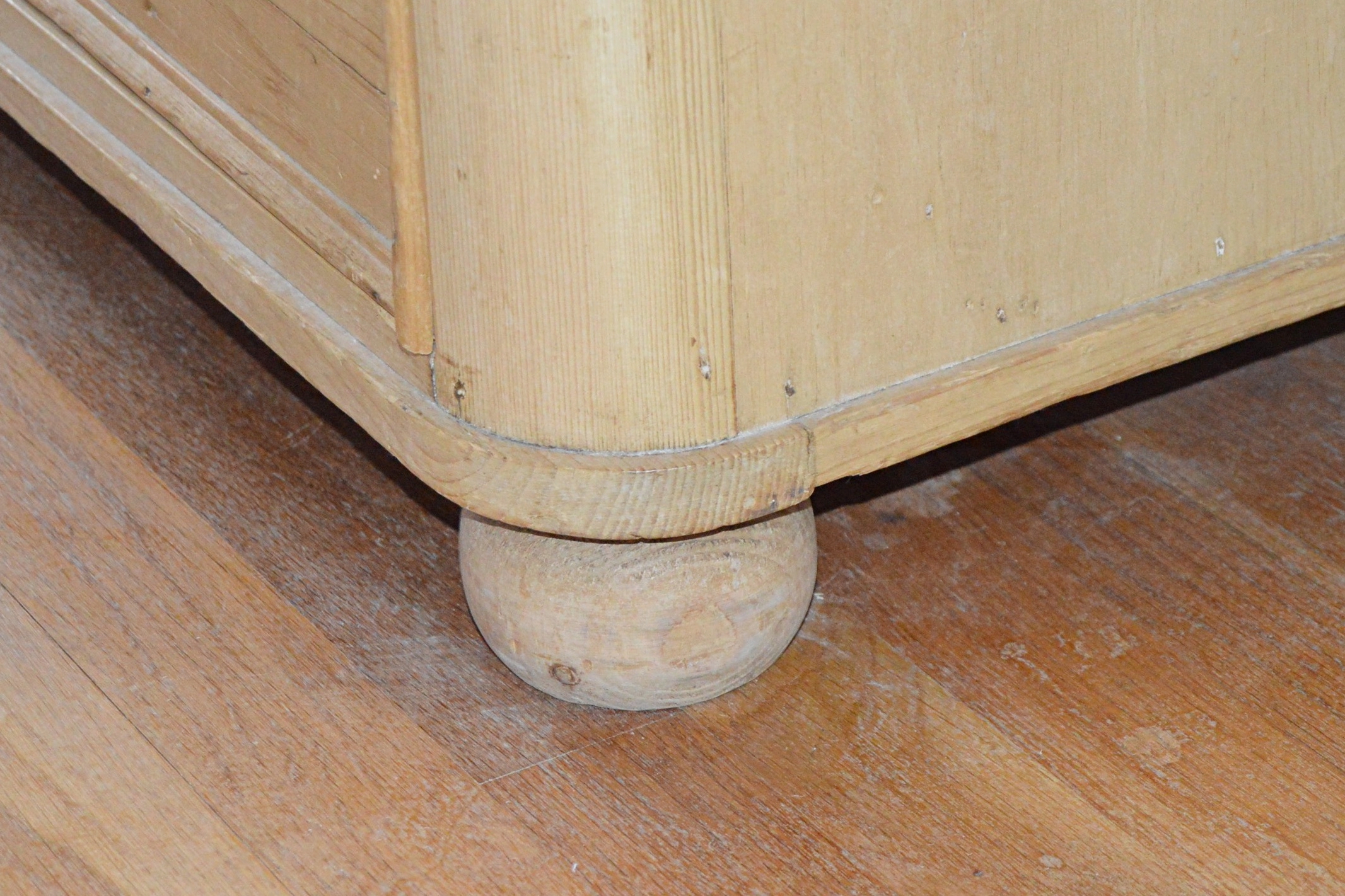 Pine Chest of Drawers